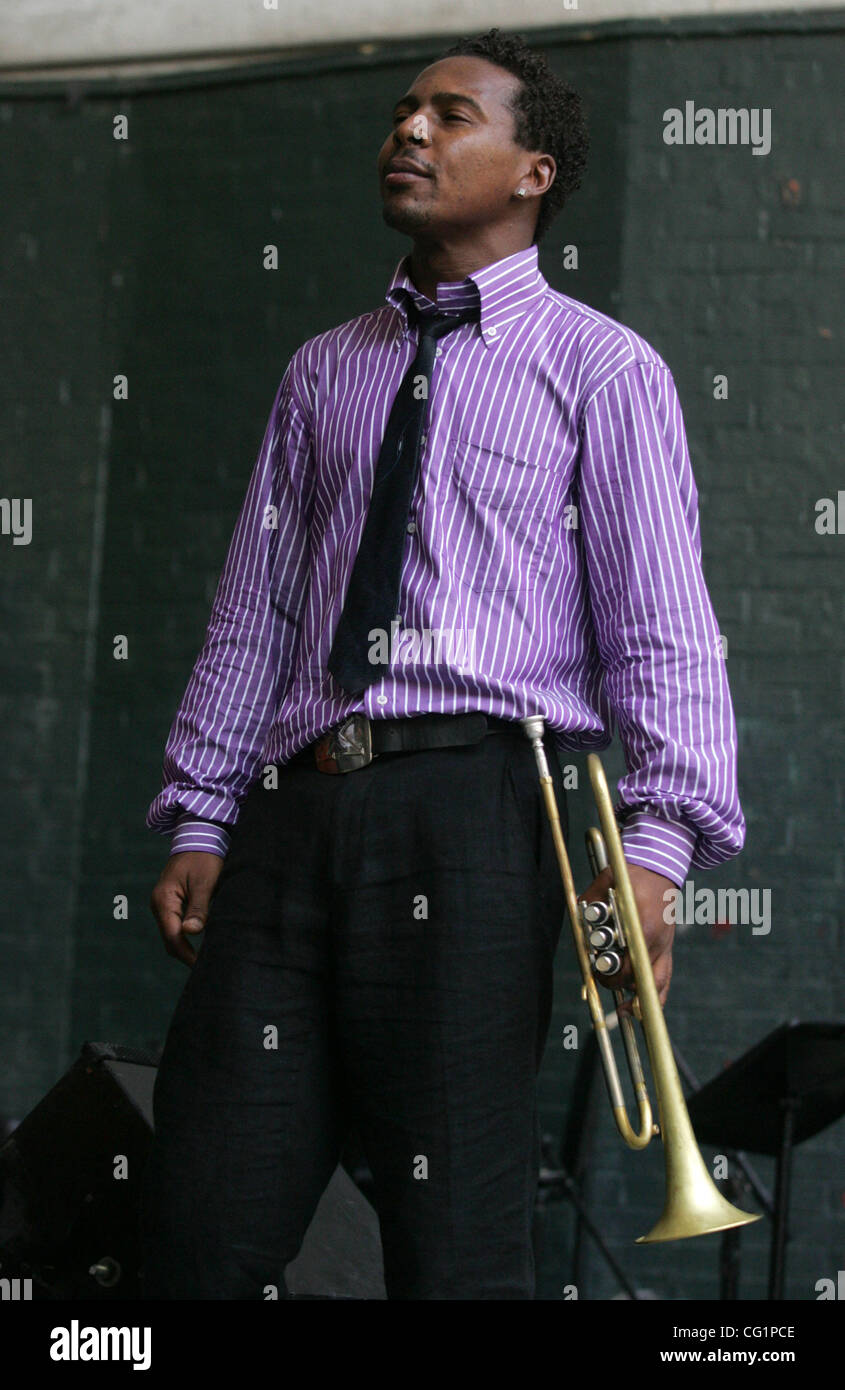 25. August 2007 führt auf das Jahr 2007 Charlie Parker Jazz Festival im Marcus Garvey Park in Harlem - New York, NY, USA - Trompeter ROY HARGROVE.  (Kredit-Bild: © Nancy Kaszerman/ZUMA Press) Stockfoto