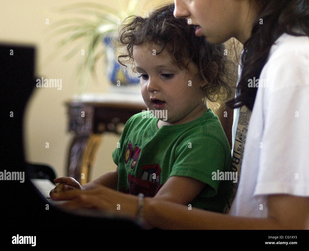 FÜR kleine Online-Foto-necken Leben Sonntag Szene Cimorelli-Familie, bestehend aus zwei Eltern und 11 Kinder einen typischen Tag in ihrem Haus in El Dorado Hills 18. August 2007.  Sacramento Bee / Herbst Cruz Stockfoto