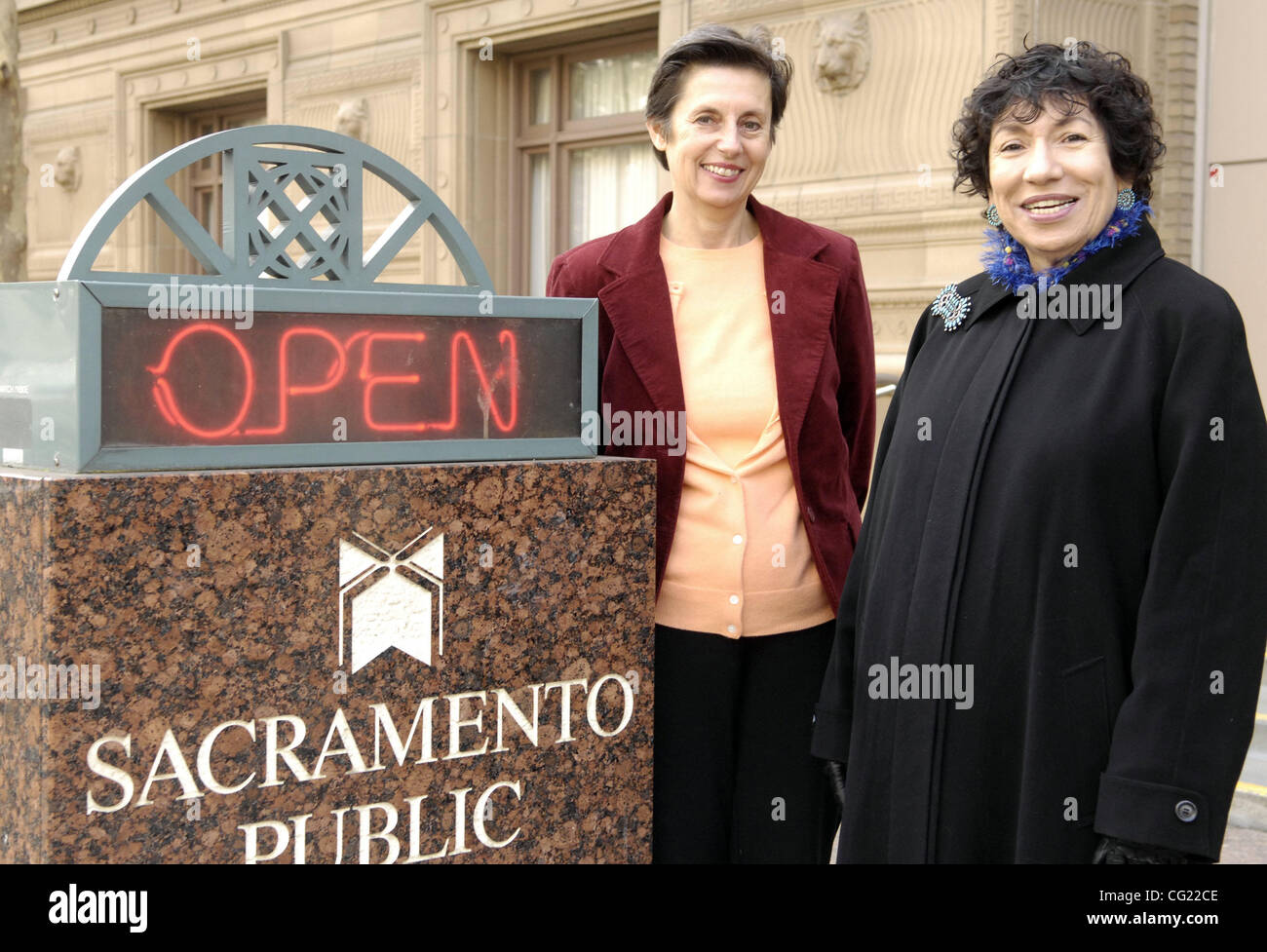 Kathy Les und Martha Lopez sind Ko-Vorsitzenden für die Bürgerstiftung Sacramento Autoren auf den Umzug-Dinner-Party am 3. Februar im Hyatt Regency. Der Sacramento Bee Erhardt Krause 16. Januar 2007 Stockfoto