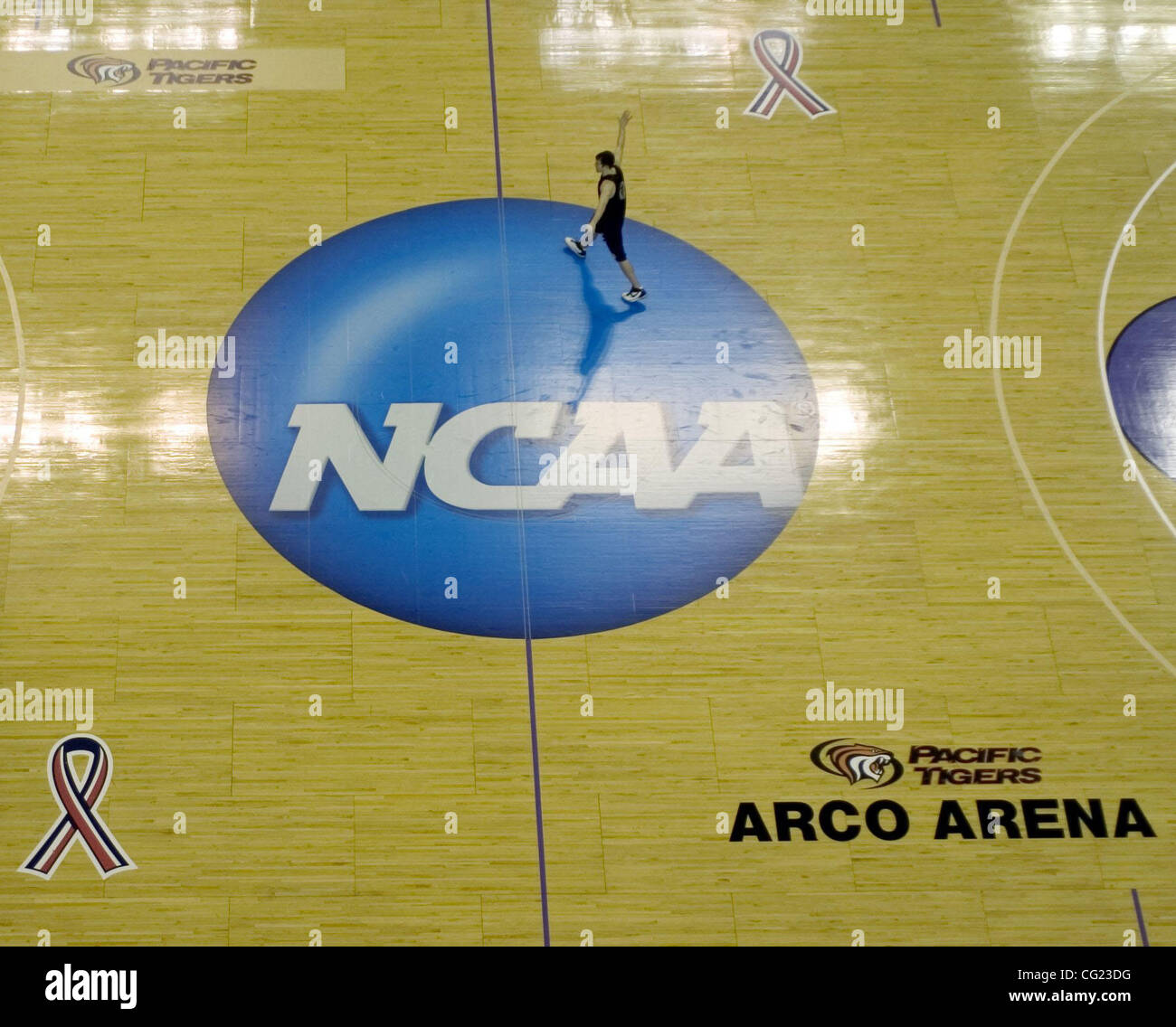 Vanderbilt University Ross Neltner (Cq) hat seinem Flugzeug Auslegung folgenden Mittwoch Nachmittags üben, bevor die 1. Runde der Männer NCAA Basketball Championship Western Regional in Arco Arena in Sacramento, Kalifornien.  Sacramento Bee Foto von Jose Luis Villegas 13. März 2007 Stockfoto