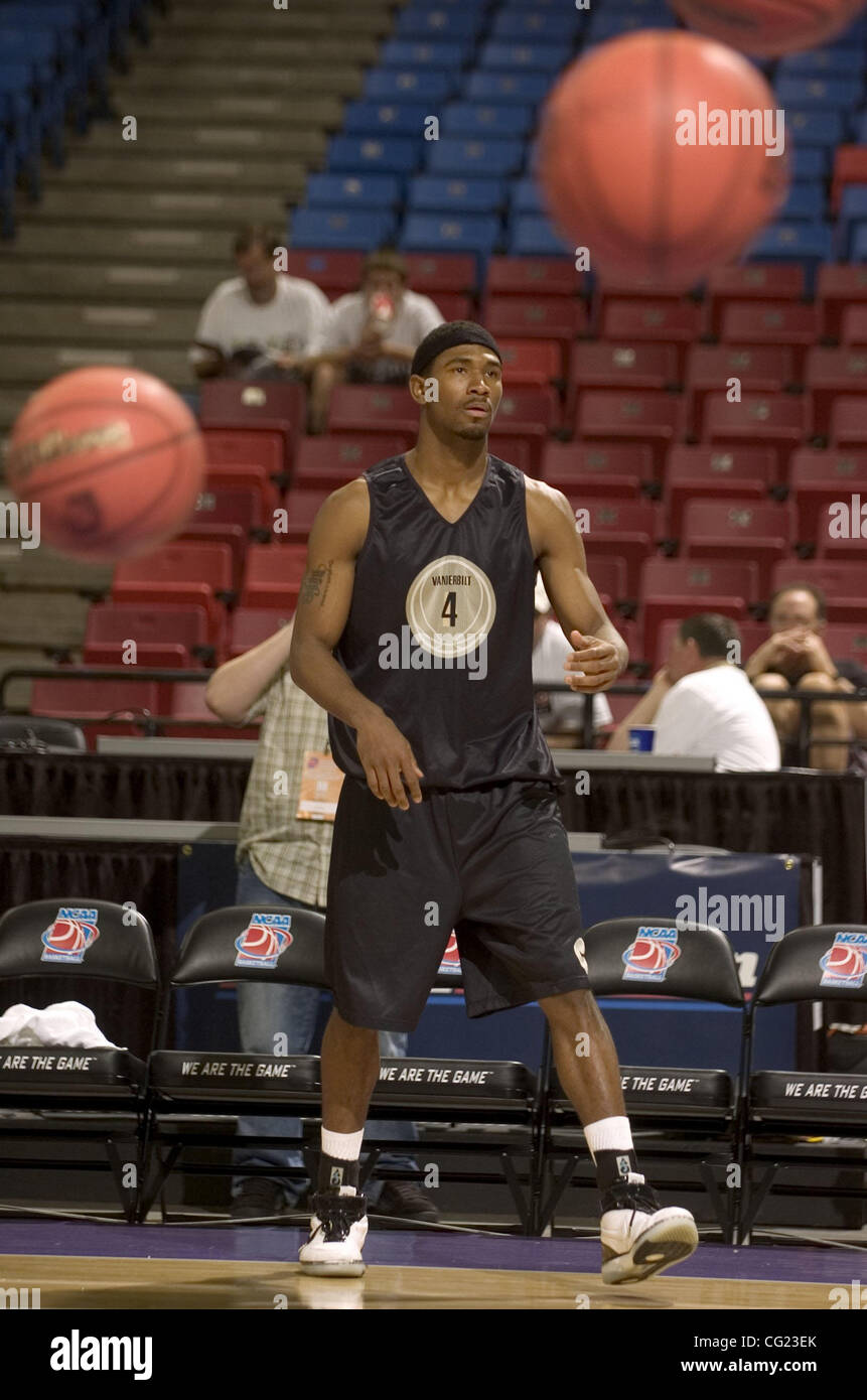 Derrick Byers der Vanderbilt Universität während Mittwoch nachmittags Praxis vor der 1. Runde der Herren NCAA Basketball Championship Western Regional in Arco Arena in Sacramento, Kalifornien.  Sacramento Bee Foto von Jose Luis Villegas 13. März 2007 Stockfoto
