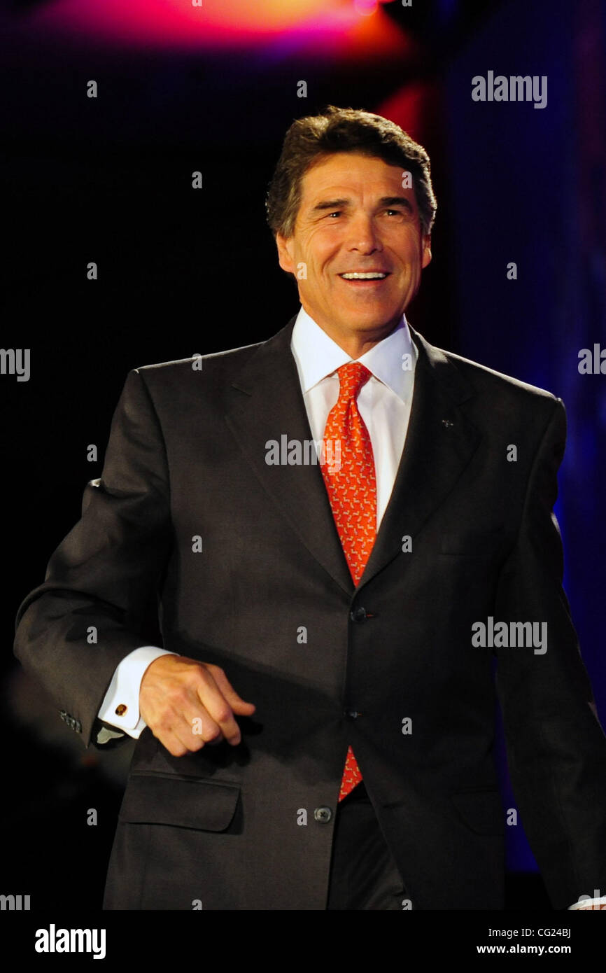 Foto - texanischen Gouverneur RICK PERRY offiziell seine Kandidatur für die republikanische Präsidentschaftskandidatur bei der Wahl 2012 während einer Rede in South Carolina am Samstag, 13. August 2011.   Bild: April 09, 2010 - New Orleans, Louisiana, USA - Texas-Gouverneur RICK PERRY Spaziergänge auf der Bühne während Stockfoto