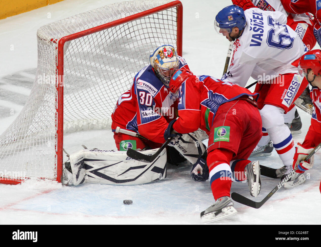 Flugzeugabsturz tötet Lokomotive Jaroslawl KHL Eishockey-Team. 43 Tote,  darunter professionelle Spieler aus Tschechien, Lettland, Deutschland,  Schweden und Slowakei für den Verein in beliebten Liga Turnier. Im Bild:  St.Petersburg,Russia. Ersten Kanal ...