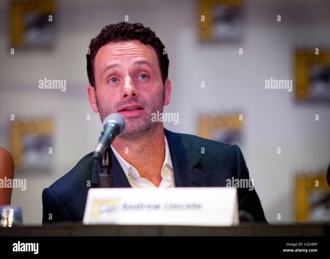 22. Juli 2011 spricht - San Diego, Kalifornien, USA - ANDREW LINCOLN während des Walking Dead Panels auf der Comic-Con International 2011. (Kredit-Bild: © Mark Samala/ZUMAPRESS.com) Stockfoto