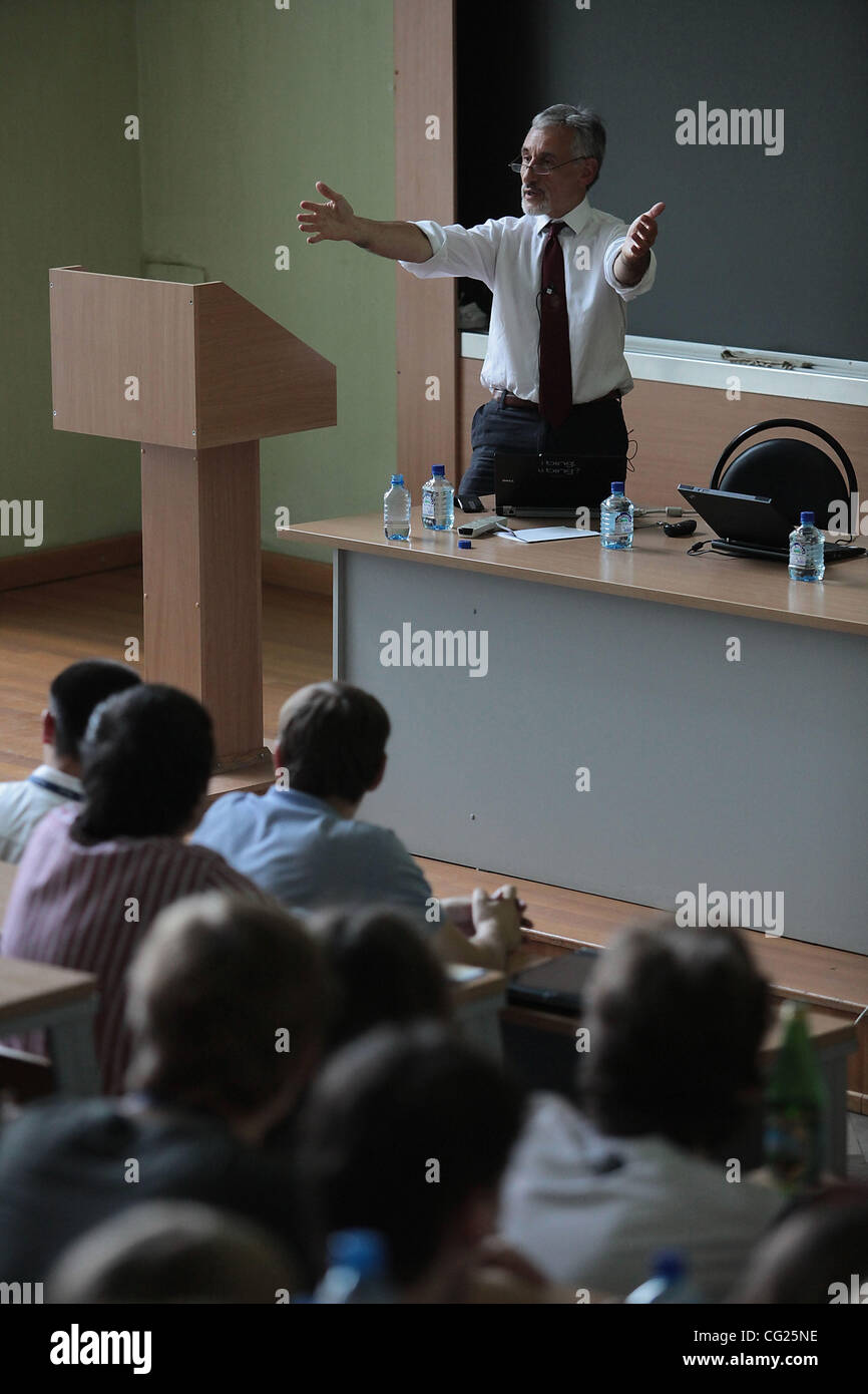 Juli 28,2011. Moskau, Russland. Im Bild: Professor Andrew Blake, Managing Director von Microsoft Research Cambridge an den Eröffnungsvortrag der Mikrosoft Forschung Summer School an der Moskauer Universität. Stockfoto