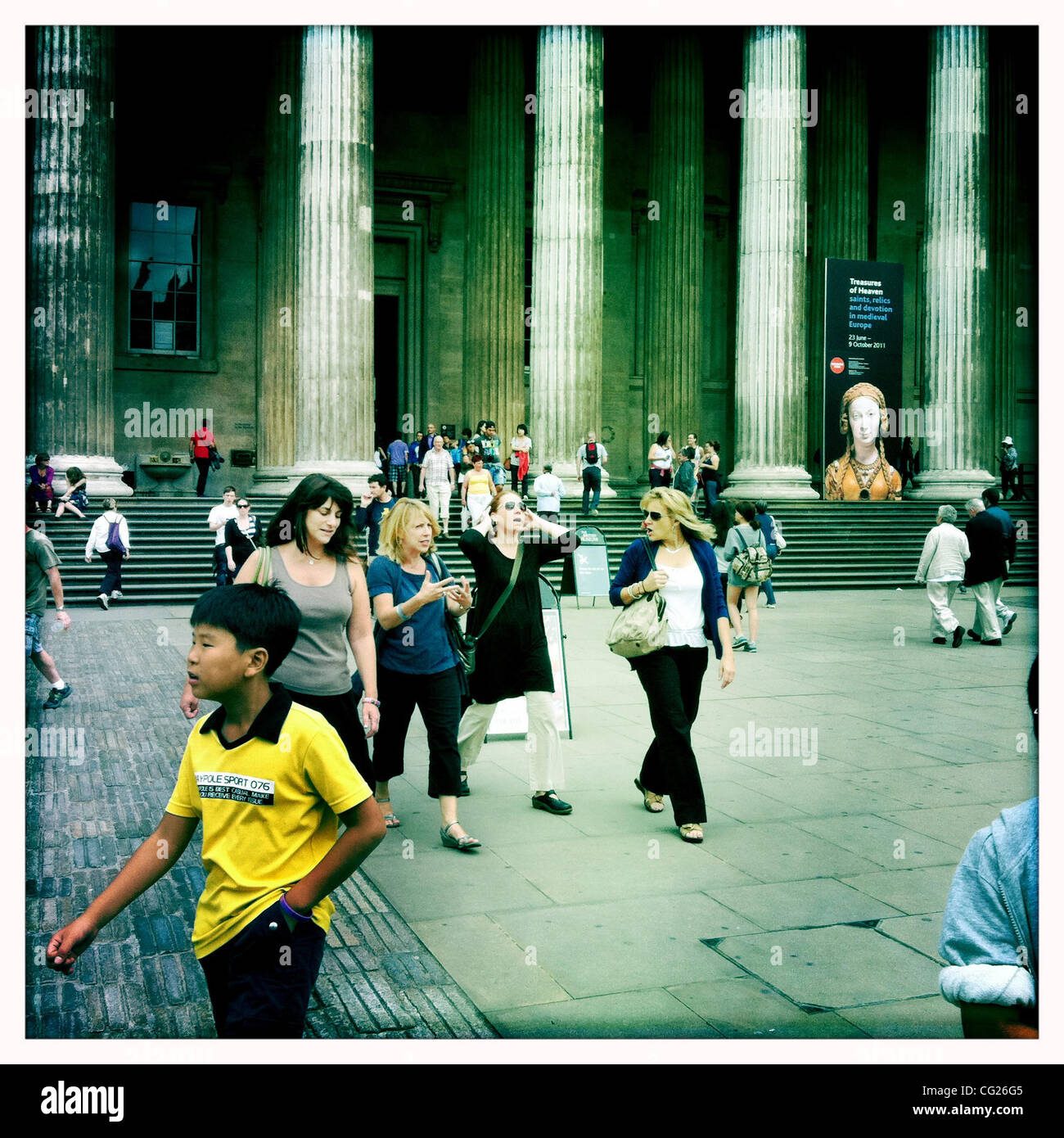 6. August 2011 - Massen London, Vereinigtes Königreich - vor dem British Museum, London, UK. (Kredit-Bild: © Veronika Lukasova/ZUMAPRESS.com) Stockfoto