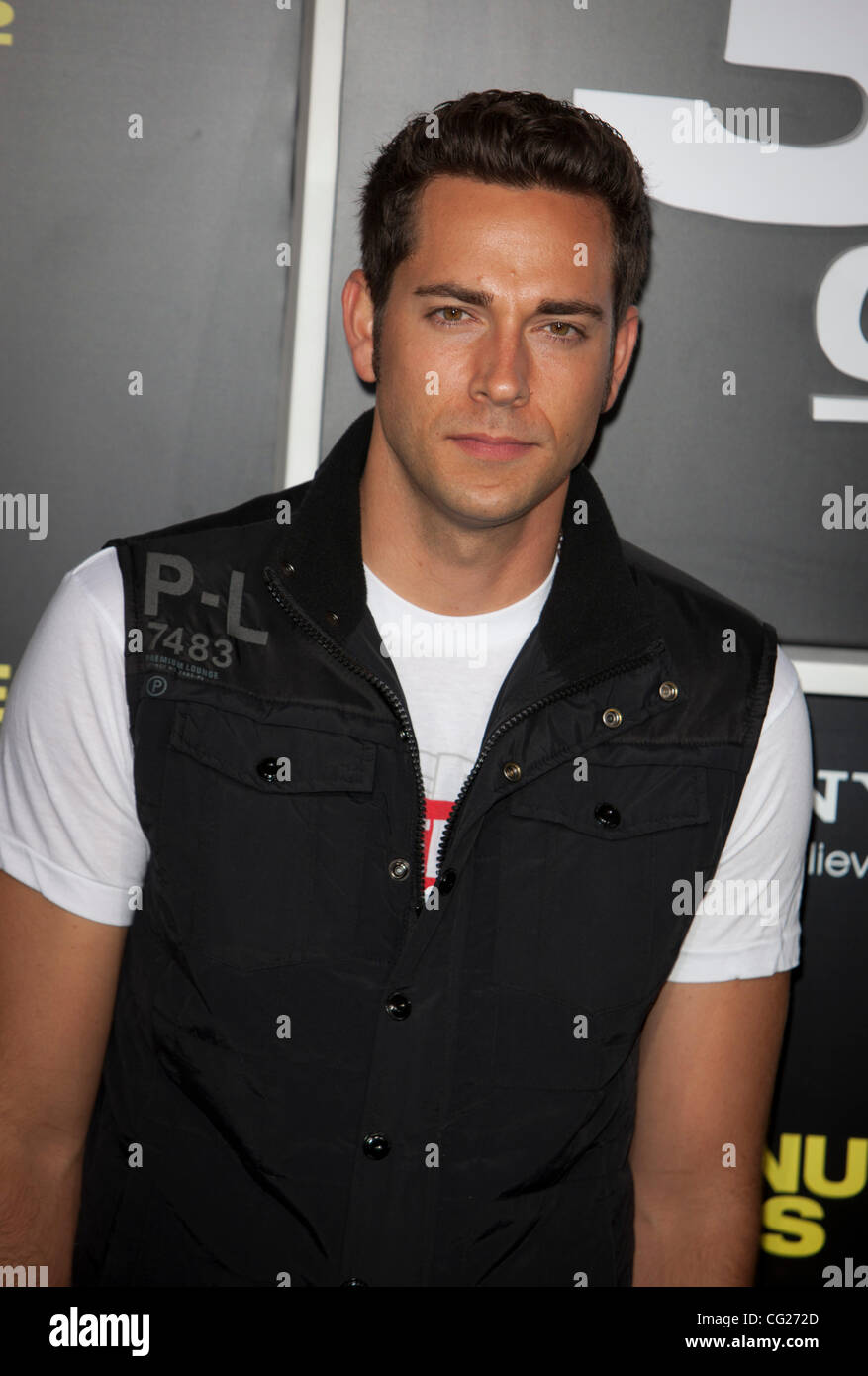 8. August 2011 Los Angeles, Kalifornien, USA ZACHARY LEVI kommt für