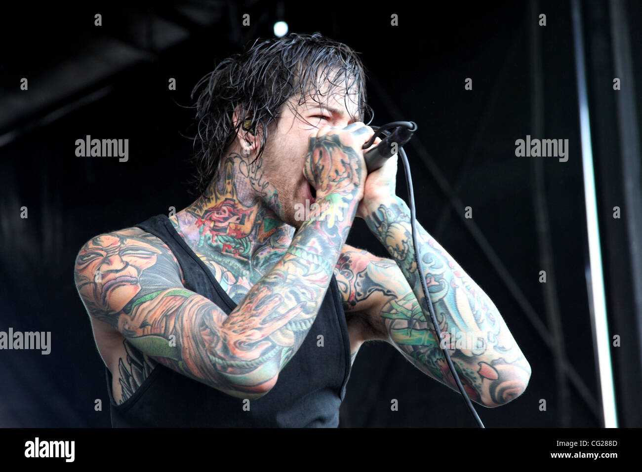 14. August 2011 - West Palm Beach, Florida, USA - führt führen Sänger Mitch Lucker von Suicide Silence live auf der Bühne die Rockstar Energy Drink Mayhem Festival im Cruzan Amphitheater in West Palm Beach, Florida. (Kredit-Bild: © Luis Blanco/Southcreek Global/ZUMApress.com) Stockfoto