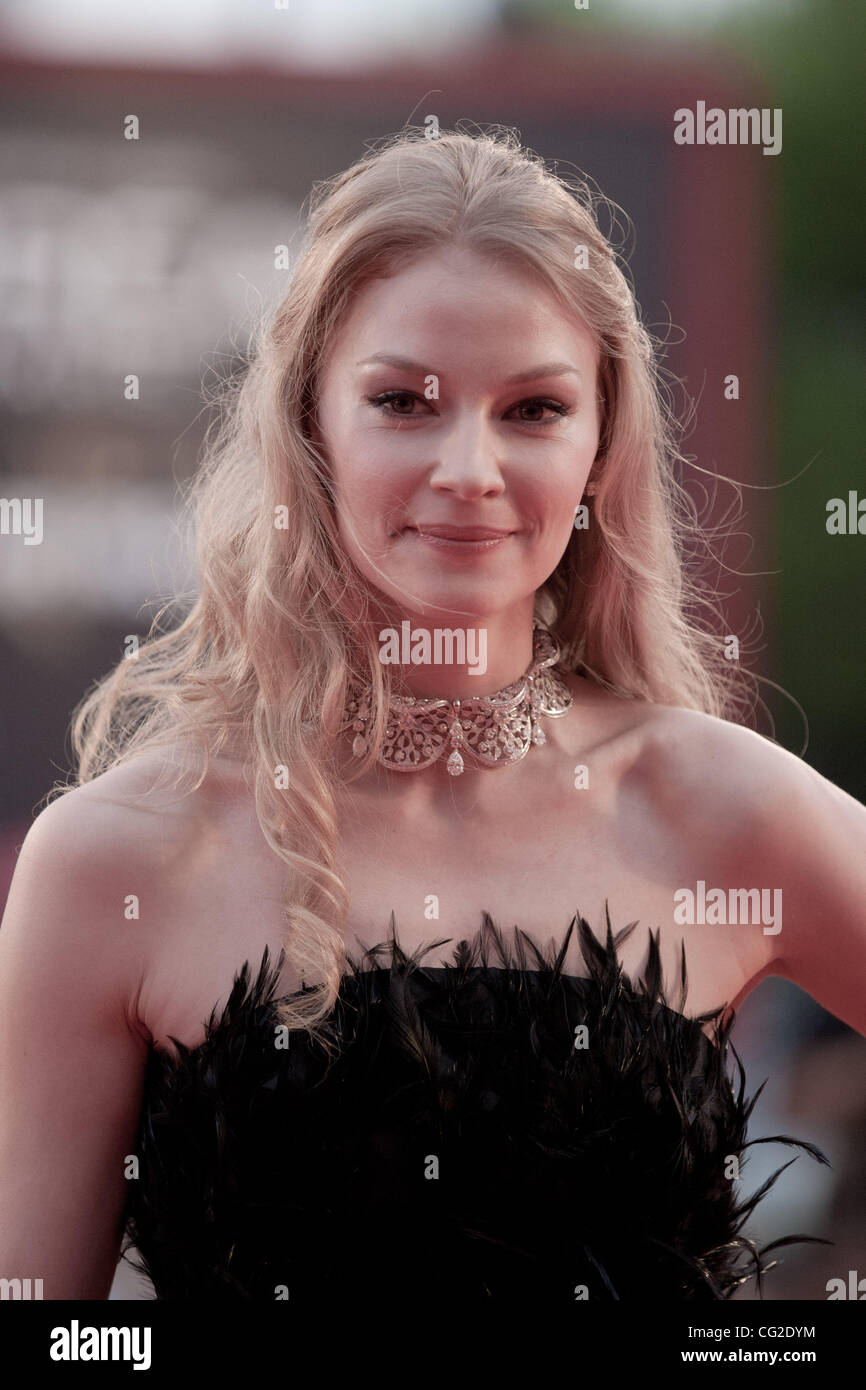 5. September 2011 - Venedig, Italien - Schauspielerin Svetlana Khodchenkova auf dem roten Teppich vor der Premiere des Films "Tinker, Tailor, Soldier, Spy" unter der Regie von Tomas Alfredson bei den 68. Internationalen Filmfestspielen von Venedig (Credit-Bild: © Marcello Farina/Southcreek Global/ZUMAPRESS.com) Stockfoto