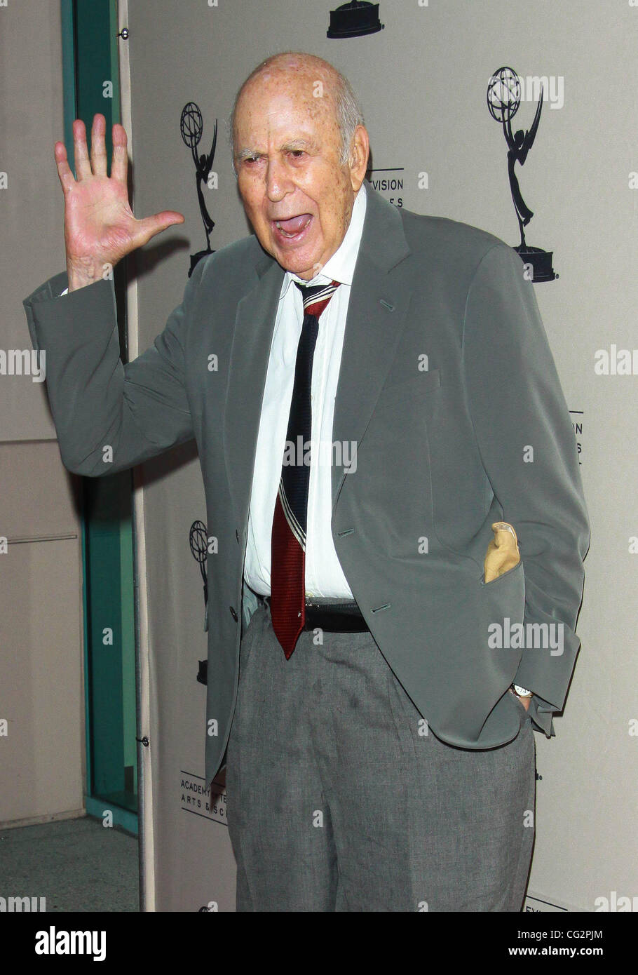 14. Oktober 2011 - Los Angeles, Kalifornien, USA - Carl Reiner.The Academy Of Television Arts & Sciences präsentiert "ein Abend zu Ehren Carl Reiner'' ' in The Leonard H. Goldenson Theater, North Hollywood, CA statt.  Oktober 13 - 2011. (Kredit-Bild: © TLeopold/Globe Photos/ZUMAPRESS.com) Stockfoto