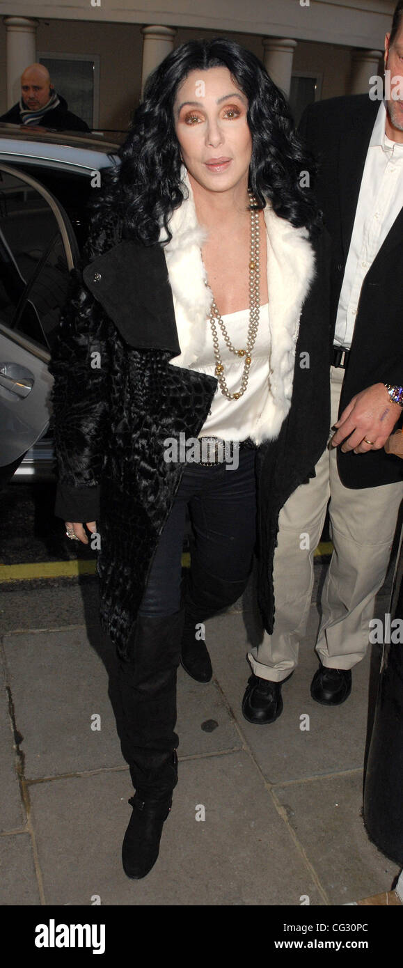 Cher, die Ankunft in ihrem Hotel London, England - 13.12.10 Stockfoto