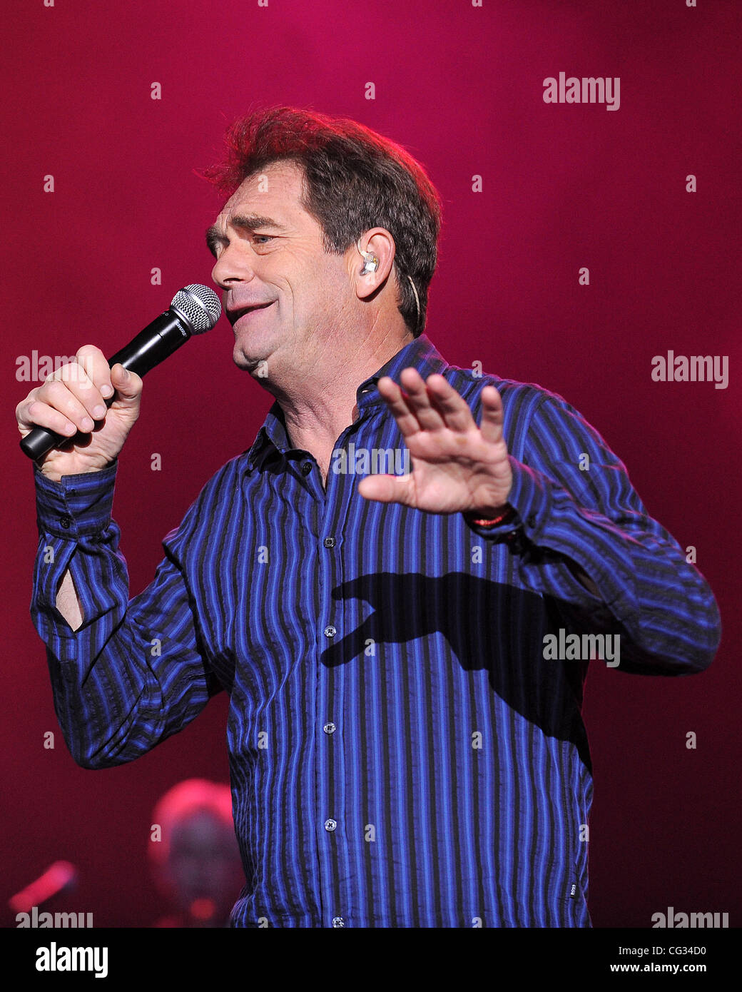 Huey Lewis &amp; the News führen im Seminole Hard Rock Hotels und Casinos Hard Rock Live am 15. Dezember 2010 in Hollywood, Florida. Stockfoto