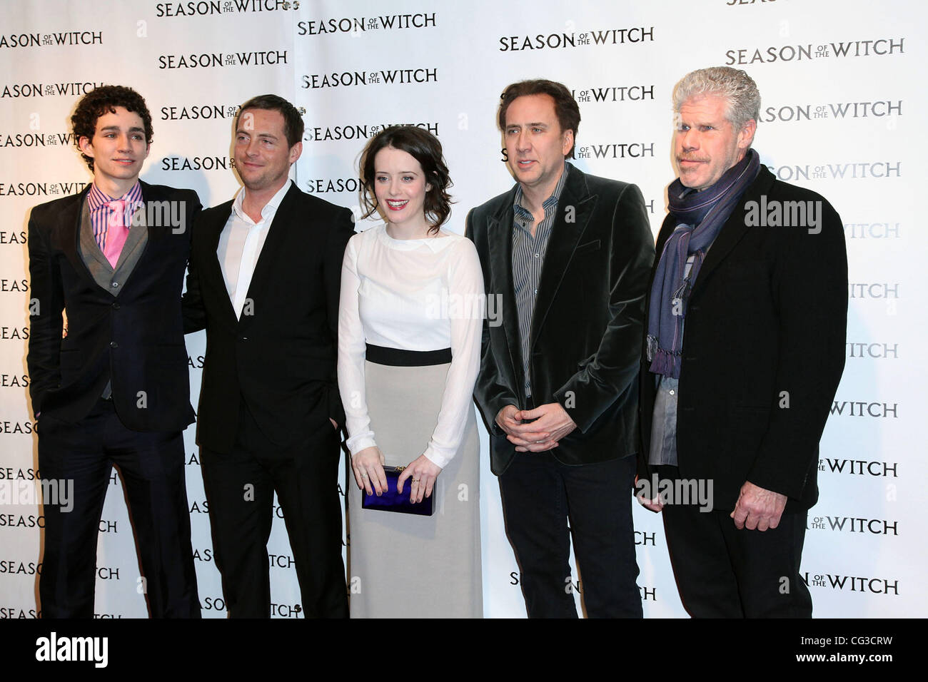 Robert Sheehan, Stephen Campbell Moore, Claire Foy, Nicolas Cage und Ron Perlman, an die "Season of the Witch" premiere beim AMC Loews Theater New York City, USA - 04.01.11 Stockfoto