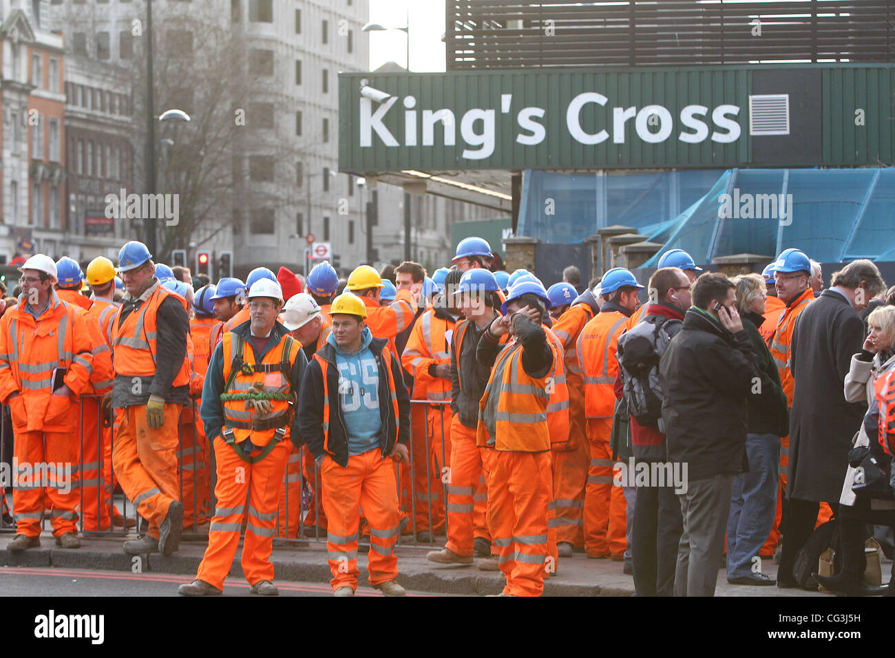 Kings Cross Station evakuiert nach einer Sicherheitswarnung bei etwa 3 Uhr GMT am 10. Januar 2010 London, England - 10.01.11 Stockfoto