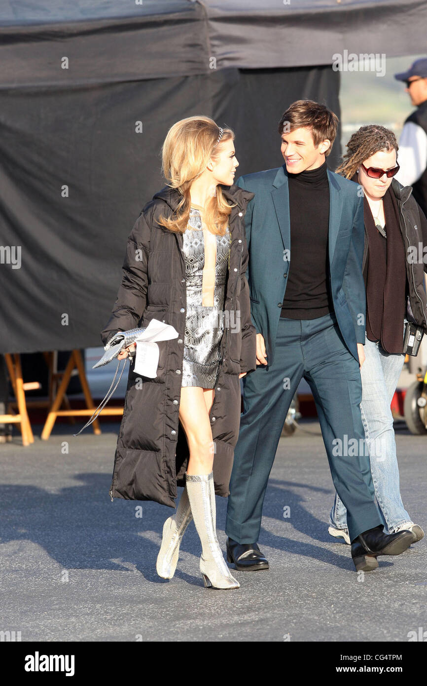 AnnaLynne McCord und Matt Lanter gekleidet im 60er Jahre Stil, Kleidung für  ein Shooting am Set von "90210" im Griffith Park, Los Feliz Bereich.  Hollywood, Kalifornien - 08.02.11 Stockfotografie - Alamy
