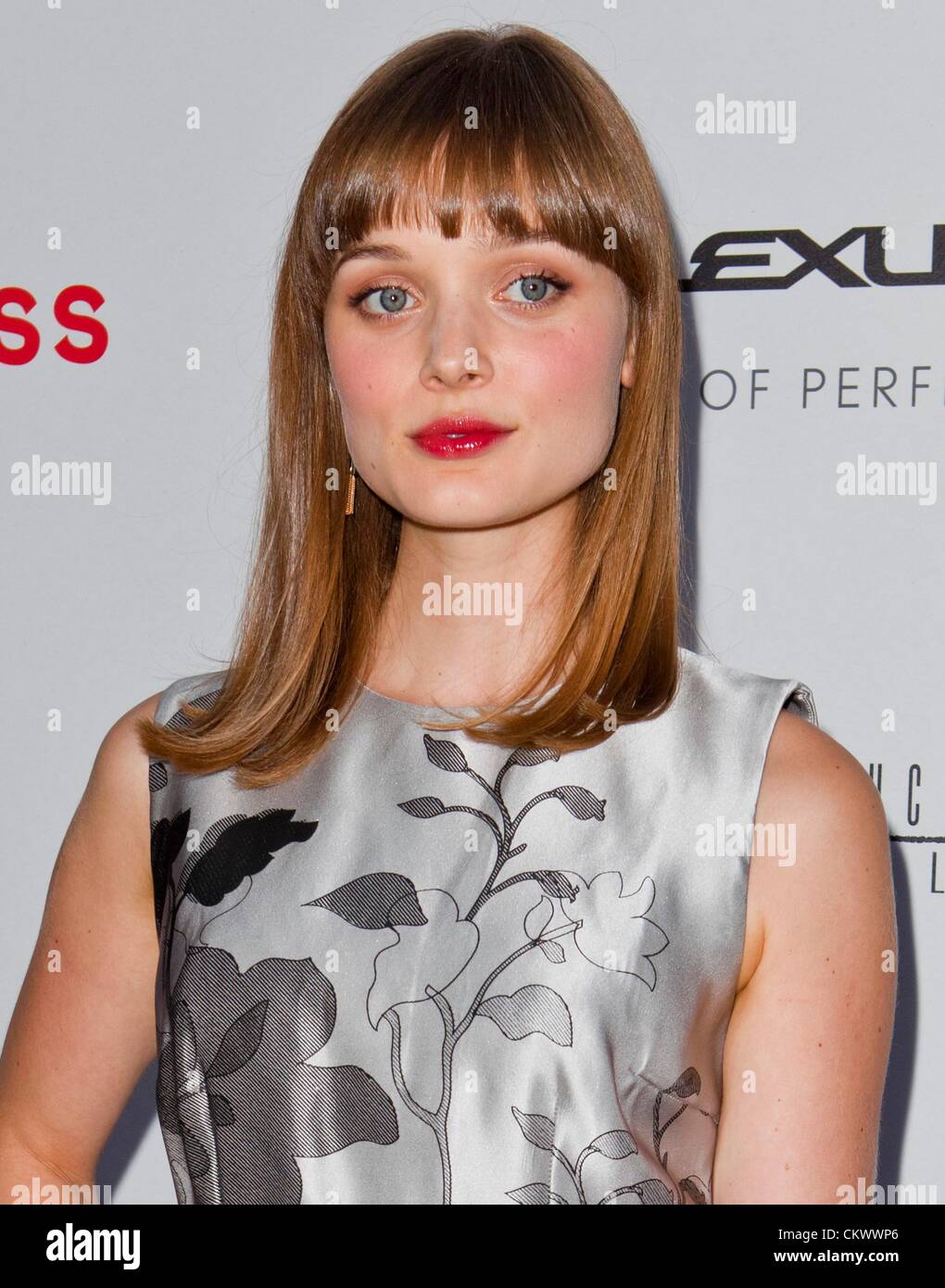 22. August 2012. Bella Heathcote im Ankunftsbereich für GESETZLOSE Premiere, der ArcLight Kinos Hollywood, Los Angeles, CA 22. August 2012. Foto von: Emiley Schweich/Everett Collection Stockfoto