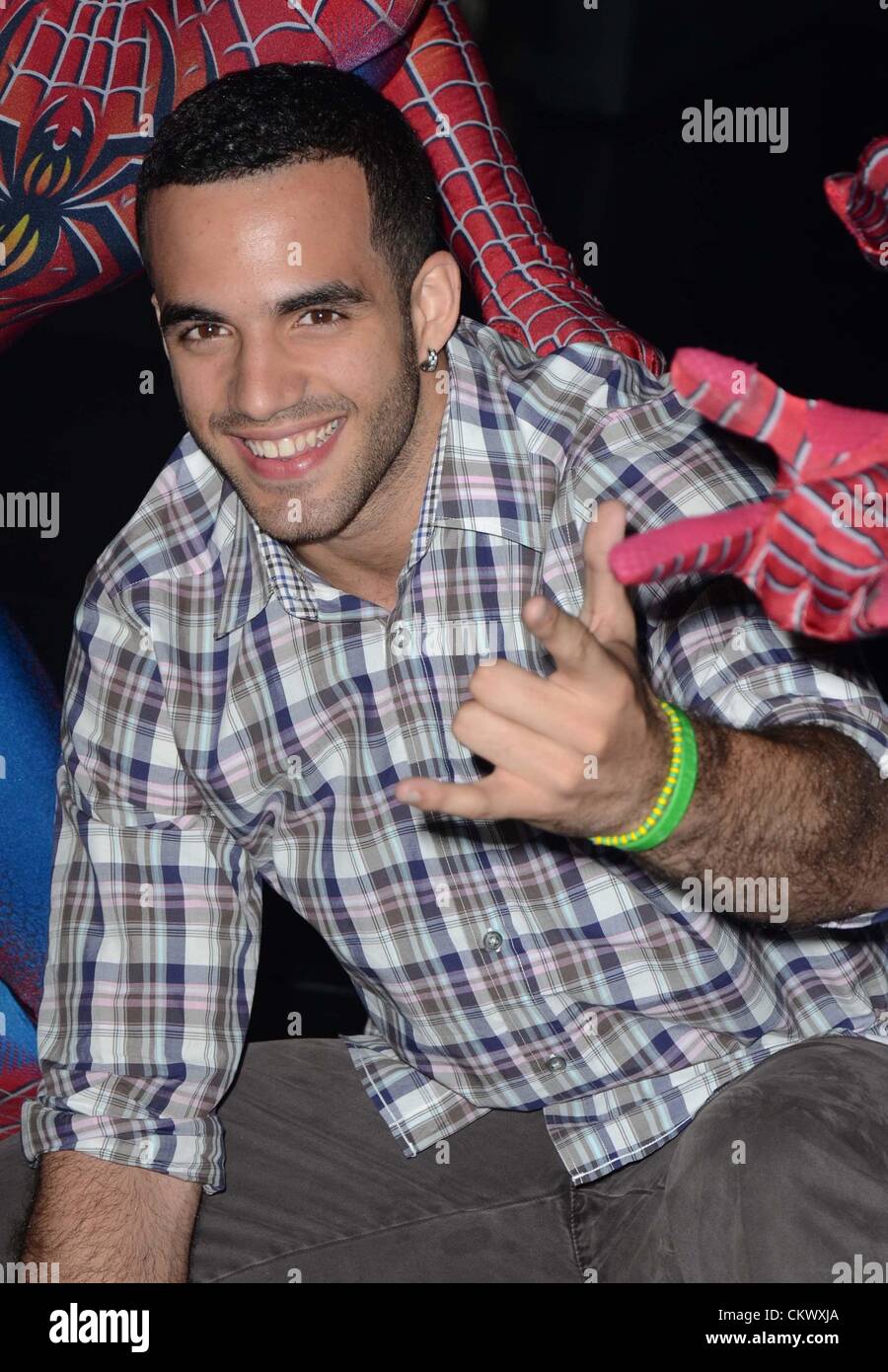 New York, USA. 23. August 2012. SPIDER-MAN schalten Sie die dunklen begrüßt Olympian Danell Leyva, das Foxwoods Theater. Das Bild zeigt Danell Leyva. Stockfoto