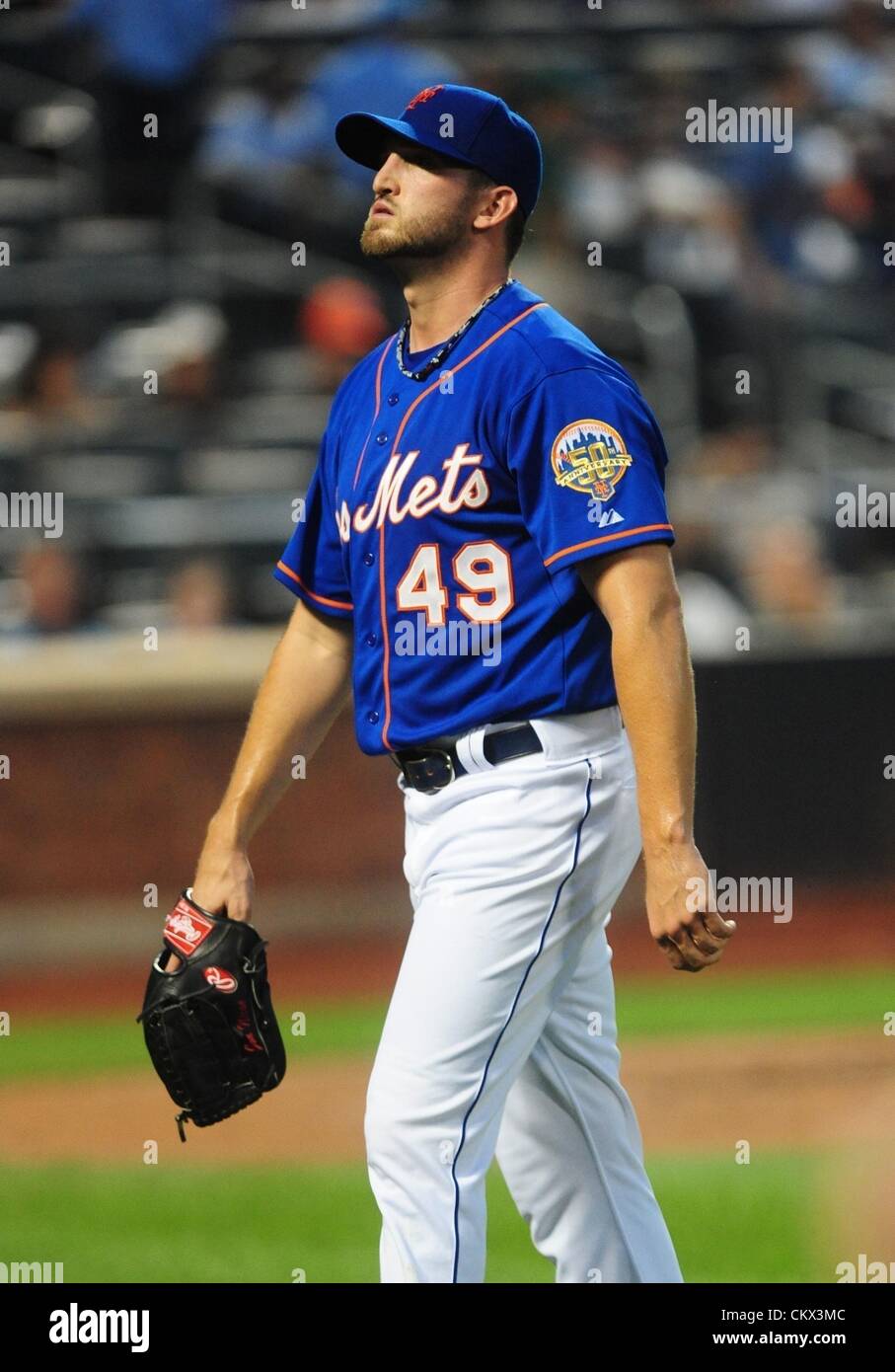 24. August 2012 geht - Queens, New York, USA - Krug JON NIESE Weg den Hügel nach dem 2. Inning. New York Mets vs. Houston Astros. Citi Field. (Bild Kredit: Bryan Smith/ZUMAPRESS.com ©) Stockfoto