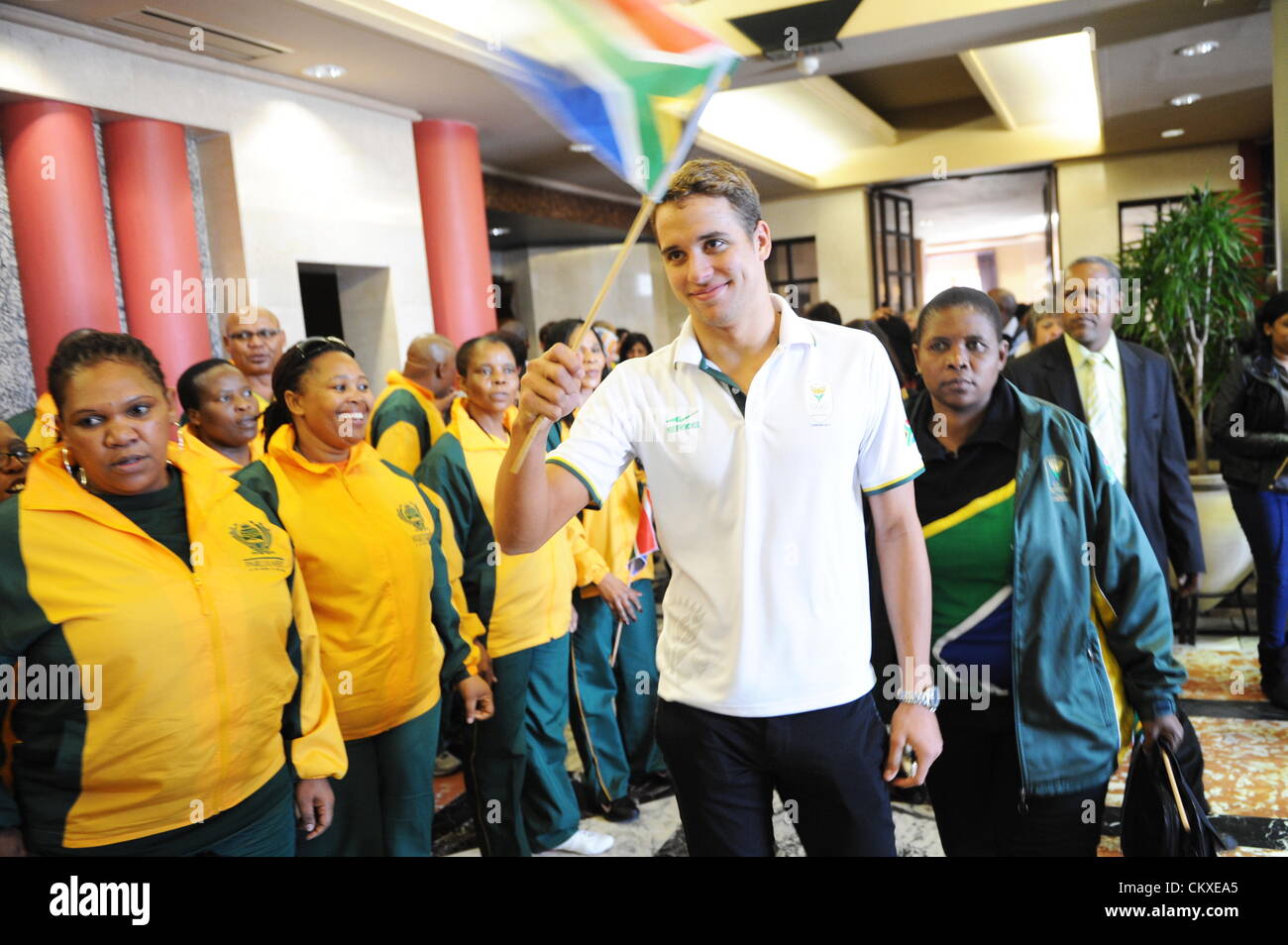 28. August 2012. Cape Town, Südafrika. Olympische Goldmedaillen-Gewinner Chad le Clos im Parlament in Kapstadt, Südafrika. Minister für Sport und Erholung Fikile Mbalula gratulierte der Olympioniken auf ihre Leistungen während der Spiele in London. (Foto von Gallo Images / Foto24 / Michael Hammond) Stockfoto