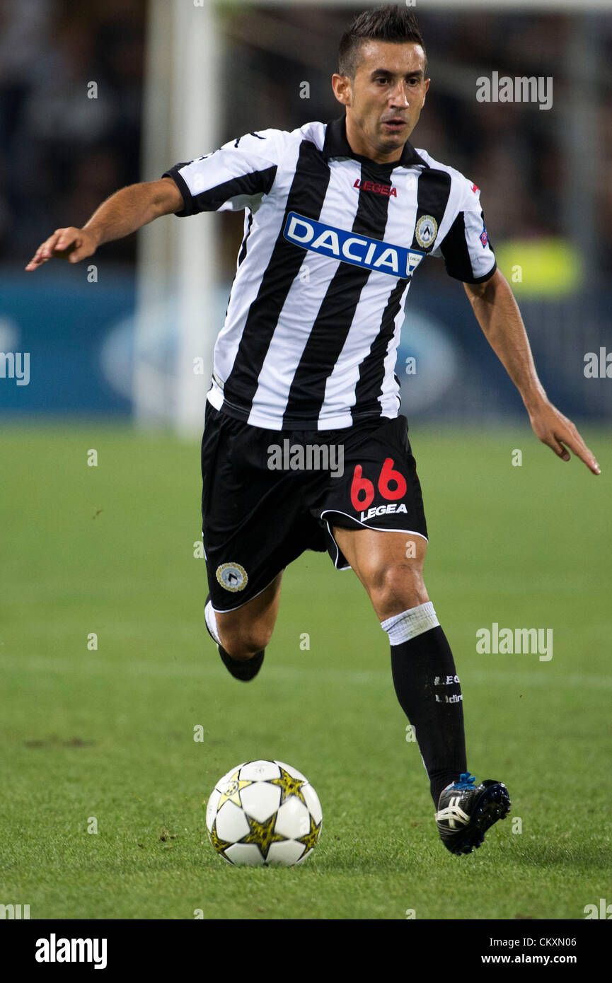 Udine, Italien. 28. August 2012. Giampiero Pinzi (Udinese), 28. August 2012 - Fußball / Fußball: UEFA Champions League Play-off 2. Bein match zwischen Udinese 1 (4-5) 1 Sporting Braga im Stadio Friuli in Udine, Italien. (Foto von Maurizio Borsari/AFLO) Stockfoto