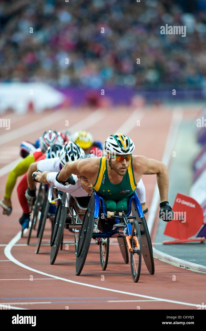 31.08.2012 London, England. Kurt Fearnley (AUS) in Aktion in den Mens-5000m-Vorläufen am 2. Tag der Paralympischen Spiele in London 2012 vom Olympiastadion entfernt. Stockfoto