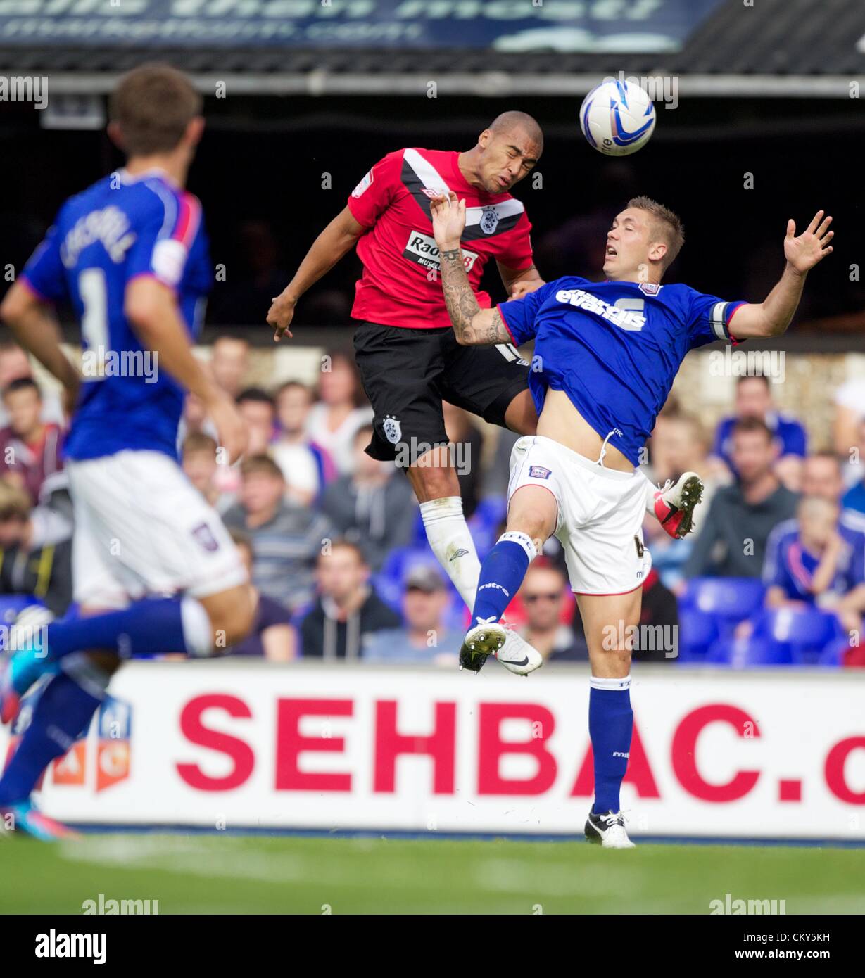 01.09.2012. Ipswich, England. James Vaughan und Luke Chambers n Aktion während der FA-Meisterschaftsspiel zwischen Ipswich Town und Huddersfield Town von Portman Road Stockfoto