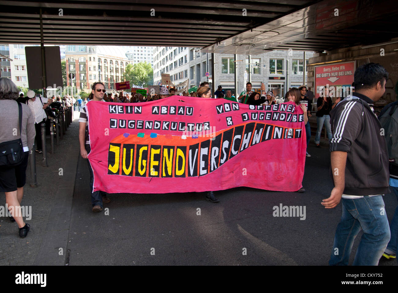 Samstag 1. Sept. Berlin, Deutschland. Demonstration gegen Kürzungen Jugendhilfe protestieren. Stockfoto