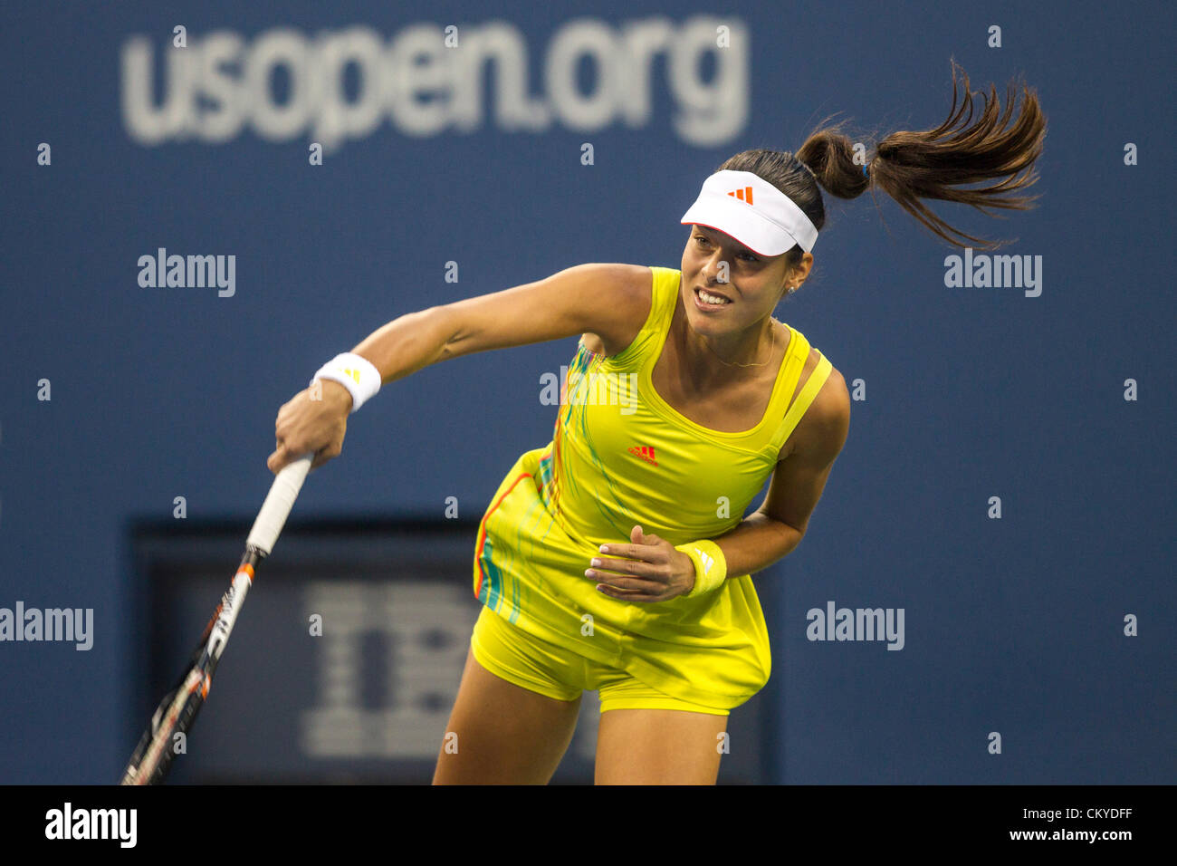 Ana Ivanovic (SRB) im Wettbewerb beim 2012 uns Open Tennisturnier, Flushing, New York. USA. 1. September. Stockfoto