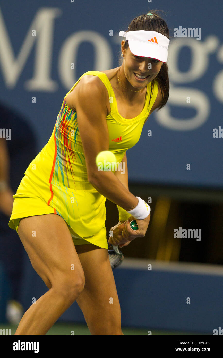 Ana Ivanovic (SRB) im Wettbewerb beim 2012 uns Open Tennisturnier, Flushing, New York. USA. 1. September. Stockfoto