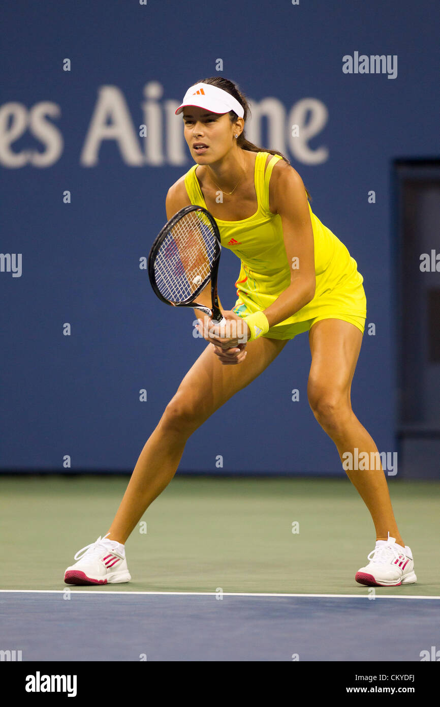 Ana Ivanovic (SRB) im Wettbewerb beim 2012 uns Open Tennisturnier, Flushing, New York. USA. 1. September. Stockfoto