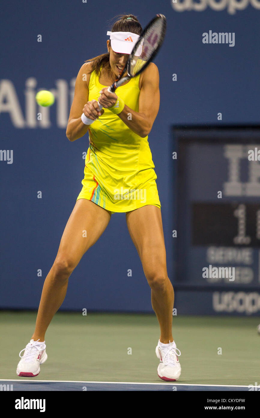 Ana Ivanovic (SRB) im Wettbewerb beim 2012 uns Open Tennisturnier, Flushing, New York. USA. 1. September. Stockfoto