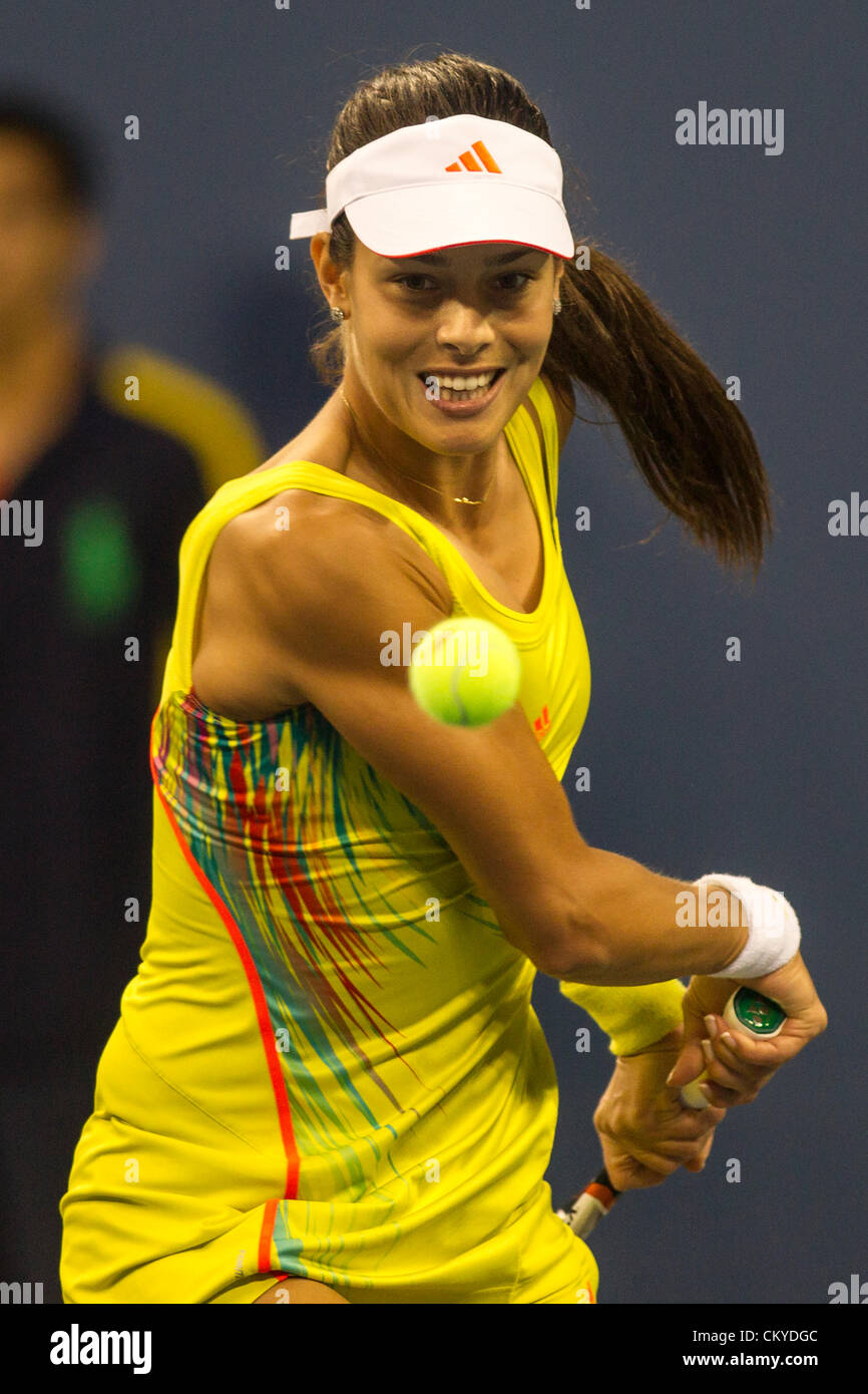 Ana Ivanovic (SRB) im Wettbewerb beim 2012 uns Open Tennisturnier, Flushing, New York. USA. 1. September. Stockfoto
