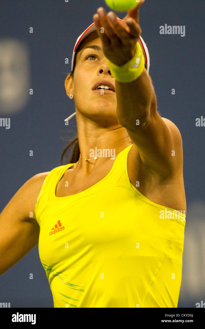 Ana Ivanovic (SRB) im Wettbewerb beim 2012 uns Open Tennisturnier, Flushing, New York. USA. 1. September. Stockfoto
