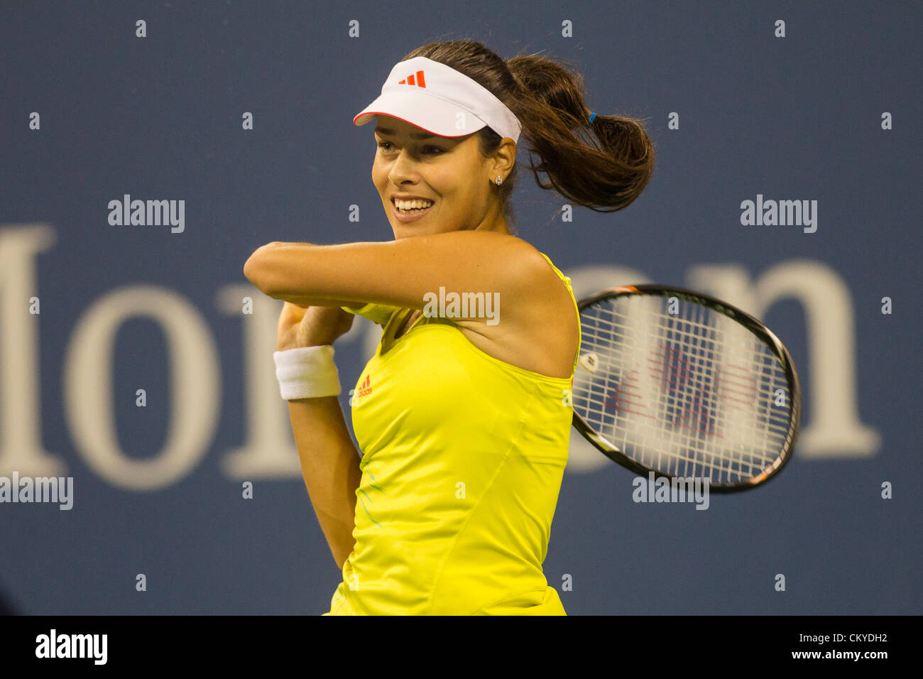 Ana Ivanovic (SRB) im Wettbewerb beim 2012 uns Open Tennisturnier, Flushing, New York. USA. 1. September. Stockfoto