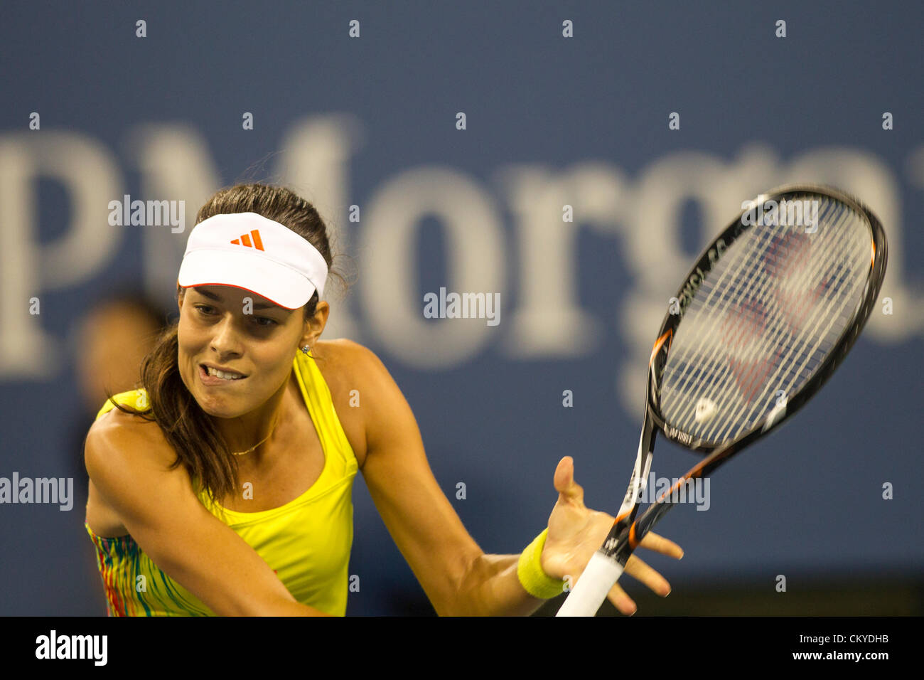 Ana Ivanovic (SRB) im Wettbewerb beim 2012 uns Open Tennisturnier, Flushing, New York. USA. 1. September. Stockfoto