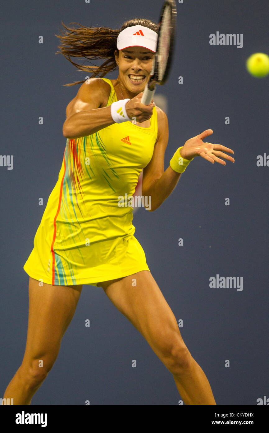 Ana Ivanovic (SRB) im Wettbewerb beim 2012 uns Open Tennisturnier, Flushing, New York. USA. 1. September. Stockfoto