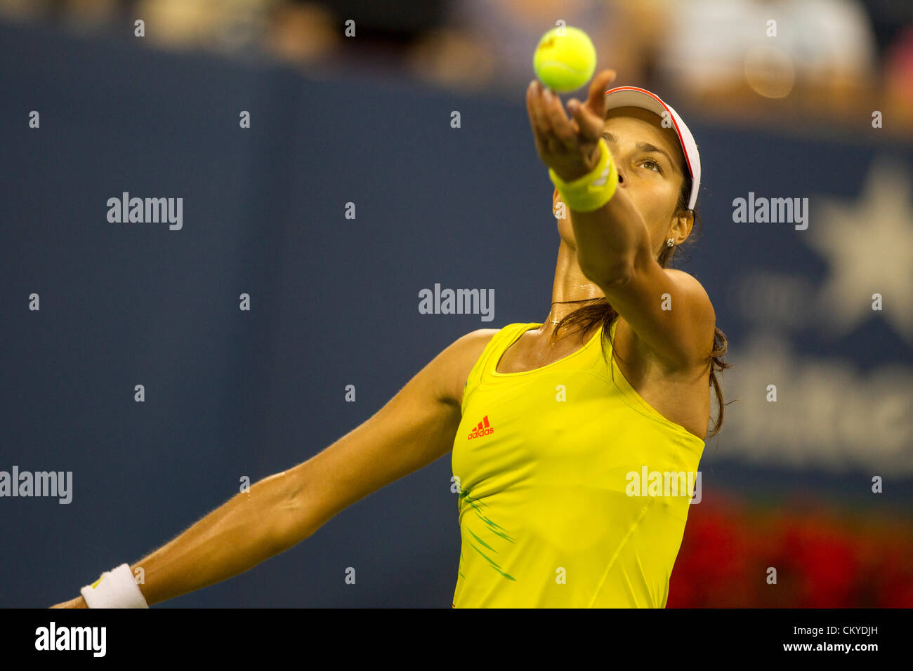 Ana Ivanovic (SRB) im Wettbewerb beim 2012 uns Open Tennisturnier, Flushing, New York. USA. 1. September. Stockfoto