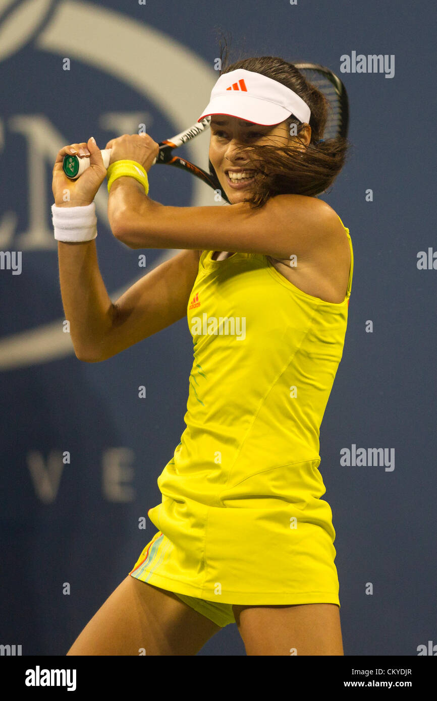 Ana Ivanovic (SRB) im Wettbewerb beim 2012 uns Open Tennisturnier, Flushing, New York. USA. 1. September. Stockfoto