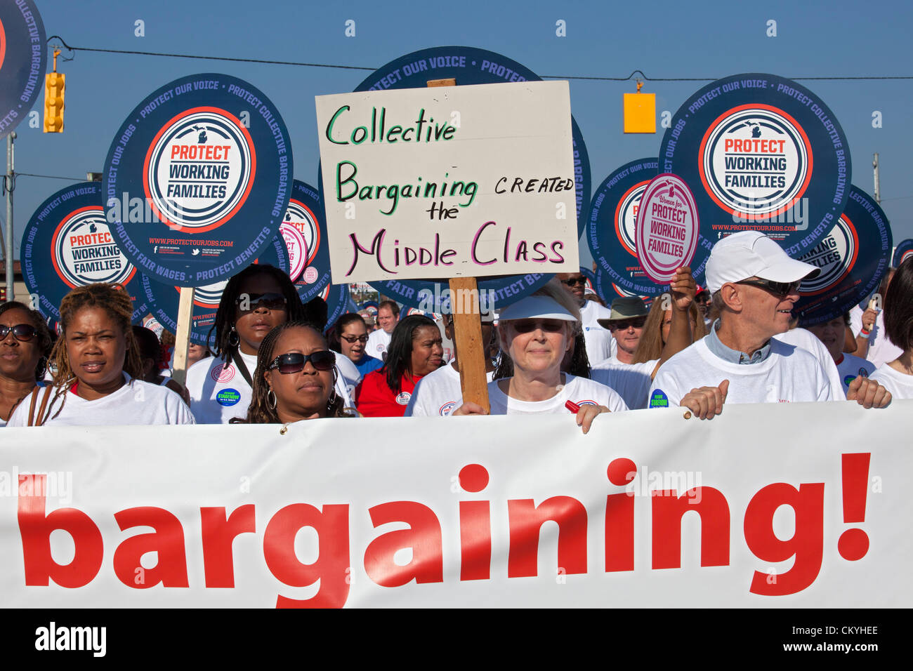 Detroit, Michigan - Lehrer Marsch in der Labor Day Parade, öffentliche Bildung und Recht auf Kollektivverhandlungen. Stockfoto