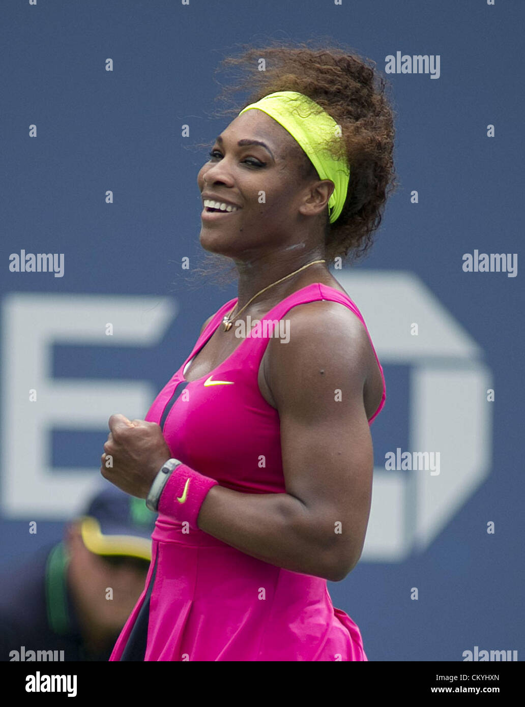 3. September 2012 spielt - New York, New York, USA - Serena Williams aus den USA Andrea Hlavackova der Tschechischen Republik in ihre Frauen Singles vierten Vorrundenspiel am Tag acht der 2012 US Open im USTA Billie Jean King National Tennis Center am 3. September 2012 in New York City. (Kredit-Bild: © Javier Rojas/Prensa Internacional/ZUMAPRESS.com) Stockfoto