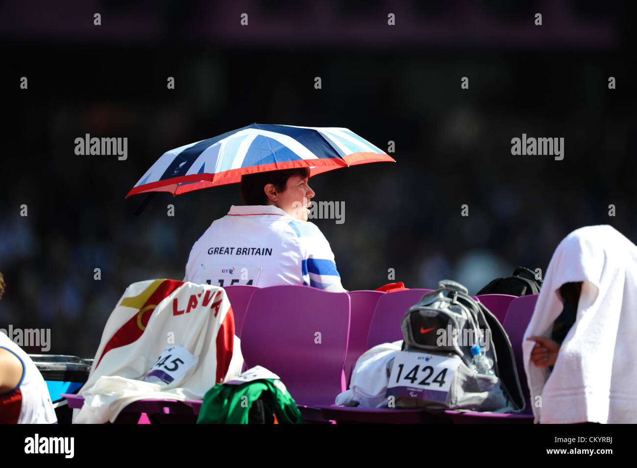 04.09.2012 London, England. Olympia-Stadion. Damen Kugelstoßen Finale. Sally Brown (GBR) konkurriert im Finale beim 5. Tag der Paralympics vom Olympiastadion entfernt. Stockfoto