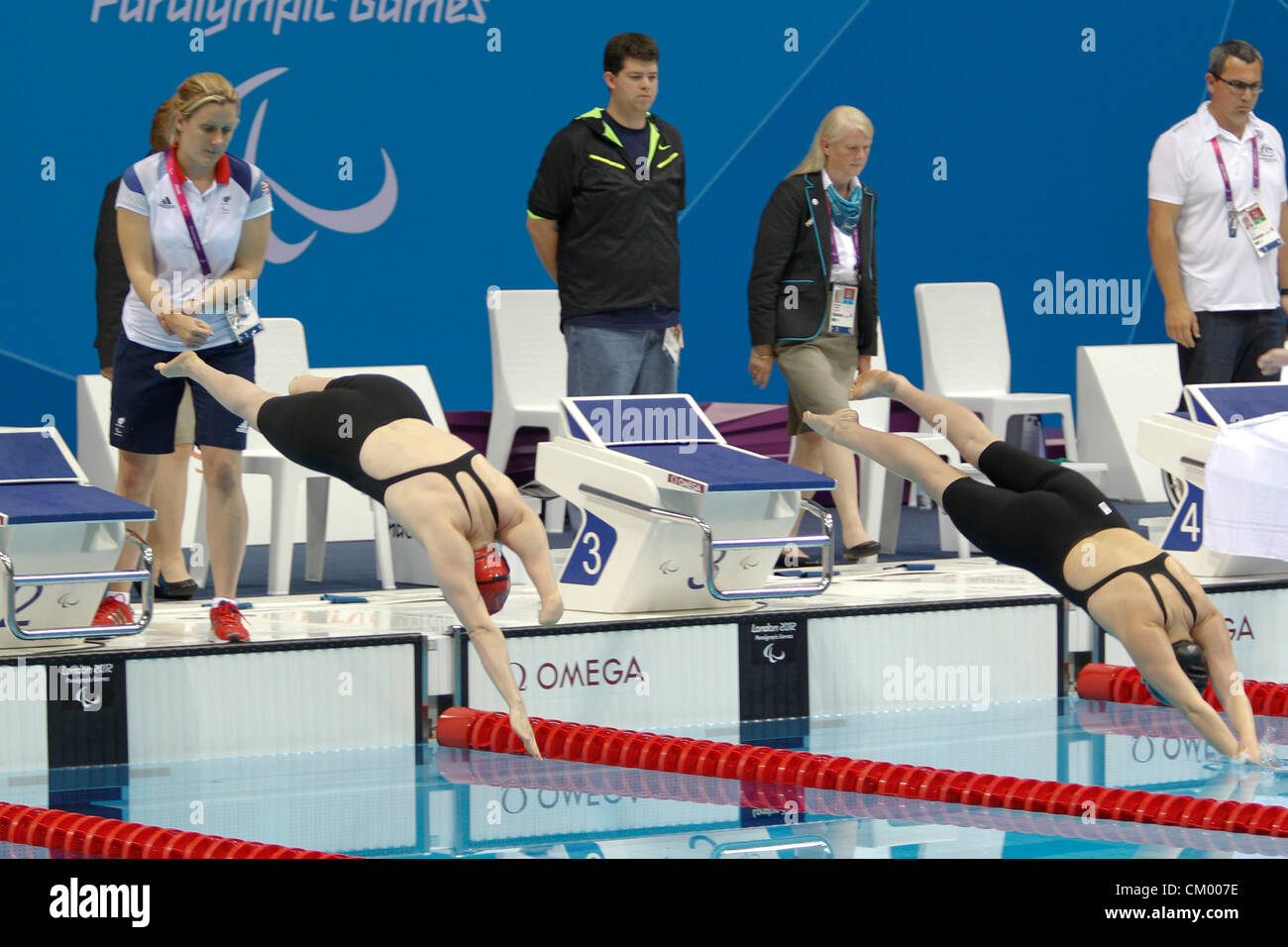 04.09.2012 abgehaltenen Aquatics Centre London, England, Paralympischen schwimmen. In Aktion Susannah Rodgers (GBR) rote Kappe, Damen 50 m Freistil S7. Stockfoto