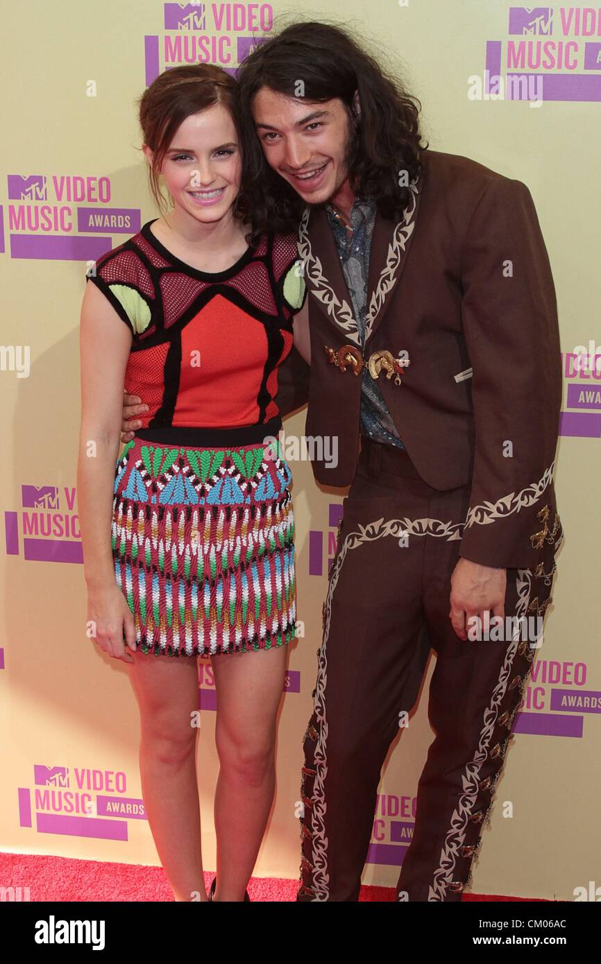 Emma Watson, Ezra Miller im Ankunftsbereich für 2012 MTV Video Music Awards VMA - Ankünfte 2, STAPLES Center, Los Angeles, CA 6. September 2012. Foto von: Adam Orchon/Everett Collection Stockfoto