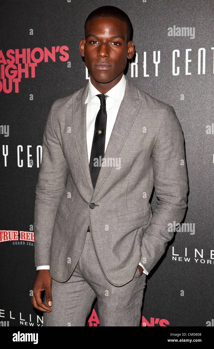 Kofi Siriboe innen für Fashion Night Out Feier in LA, Beverly Center, Los Angeles, CA 6. September 2012. Foto von: Emiley Schweich/Everett Collection Stockfoto