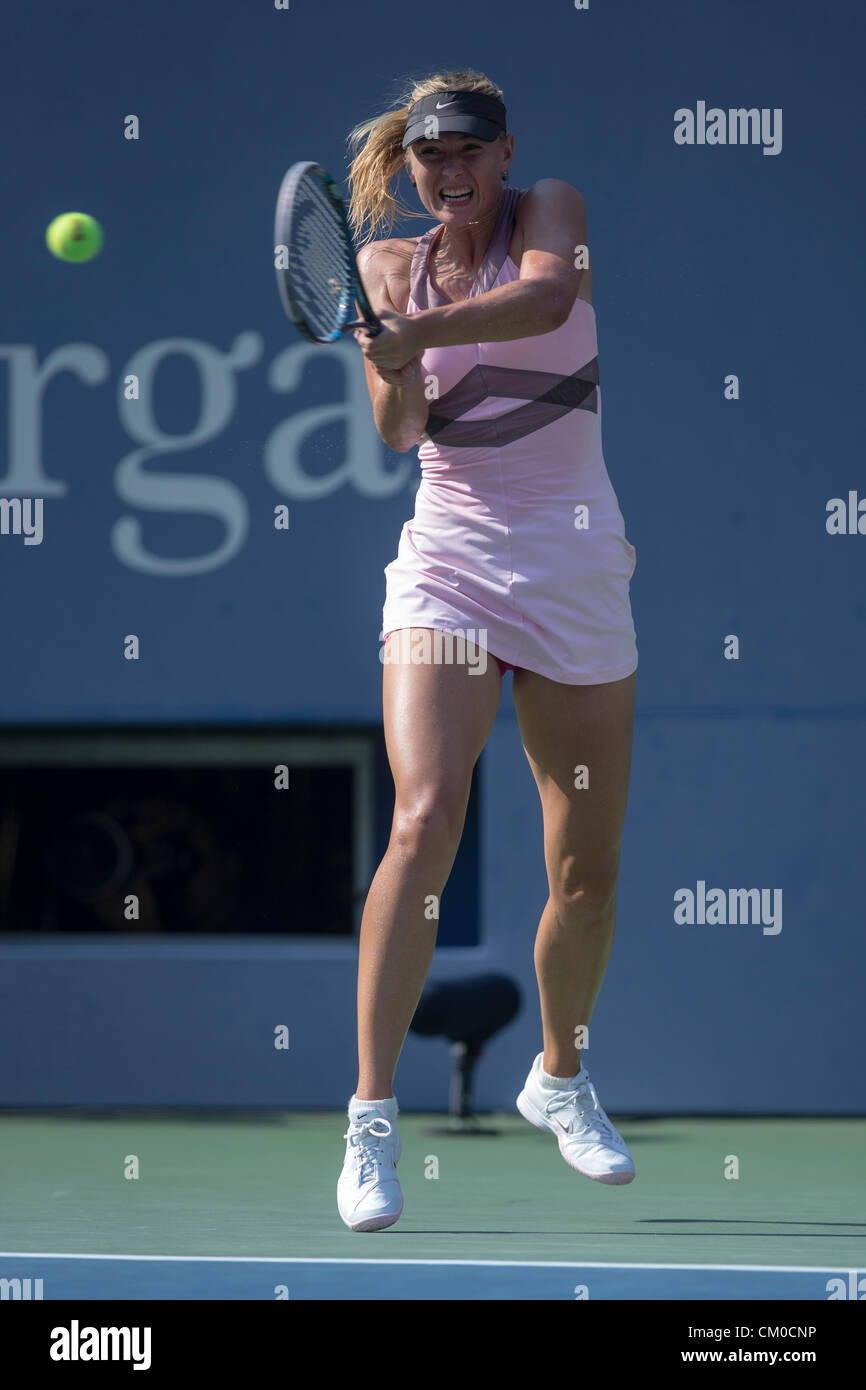 New York, USA. 7. September 2012. Maria Sharapova (RUS) im Wettbewerb mit der Frauen Halbfinale beim 2012 uns Open Tennisturnier, Flushing, New York. USA. Stockfoto