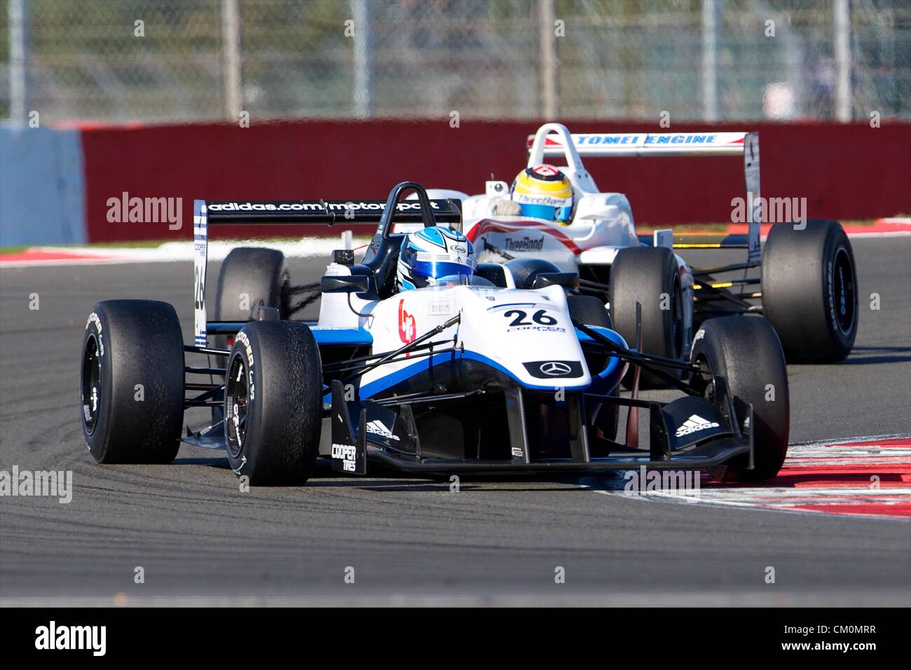 09.09.2012 Silverstone, England. Australische Fahrer Geoff Uhrhane in seiner doppelten R Racing Dallara Mercedes HWA in Aktion während der Cooper Reifen britische Formel 3 International Series-Rennen auf dem Grand Prix von Silverstone Circuit. Stockfoto