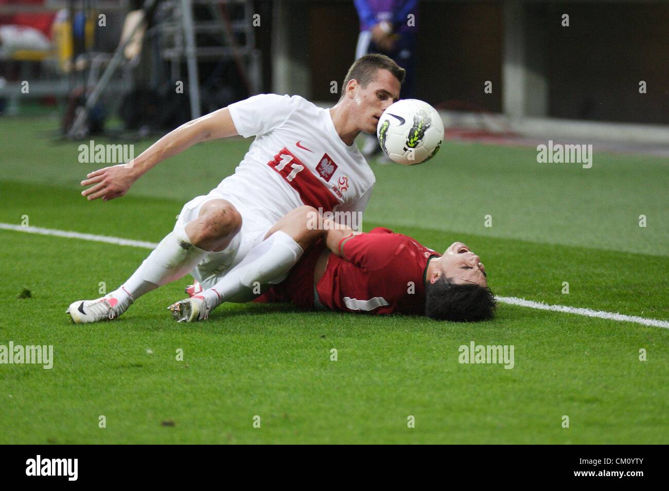 Gdynia, Polen 10. September 2012 UEFA unter 21 EM-Qualifikation. Josue Pesqueira (10) in Aktion gegen Arkadiusz Milik (11) während Polen Vs Portugal Spiel. Stockfoto