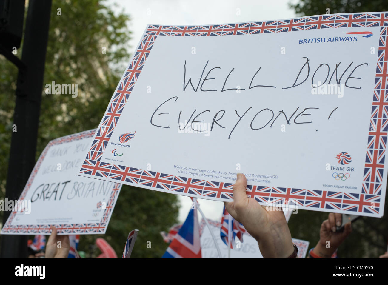 Trafalgar Square, London, 10. September 2012 "Gut getan für alle" A Plakat an der Olympischen Sieg-Parade. Stockfoto