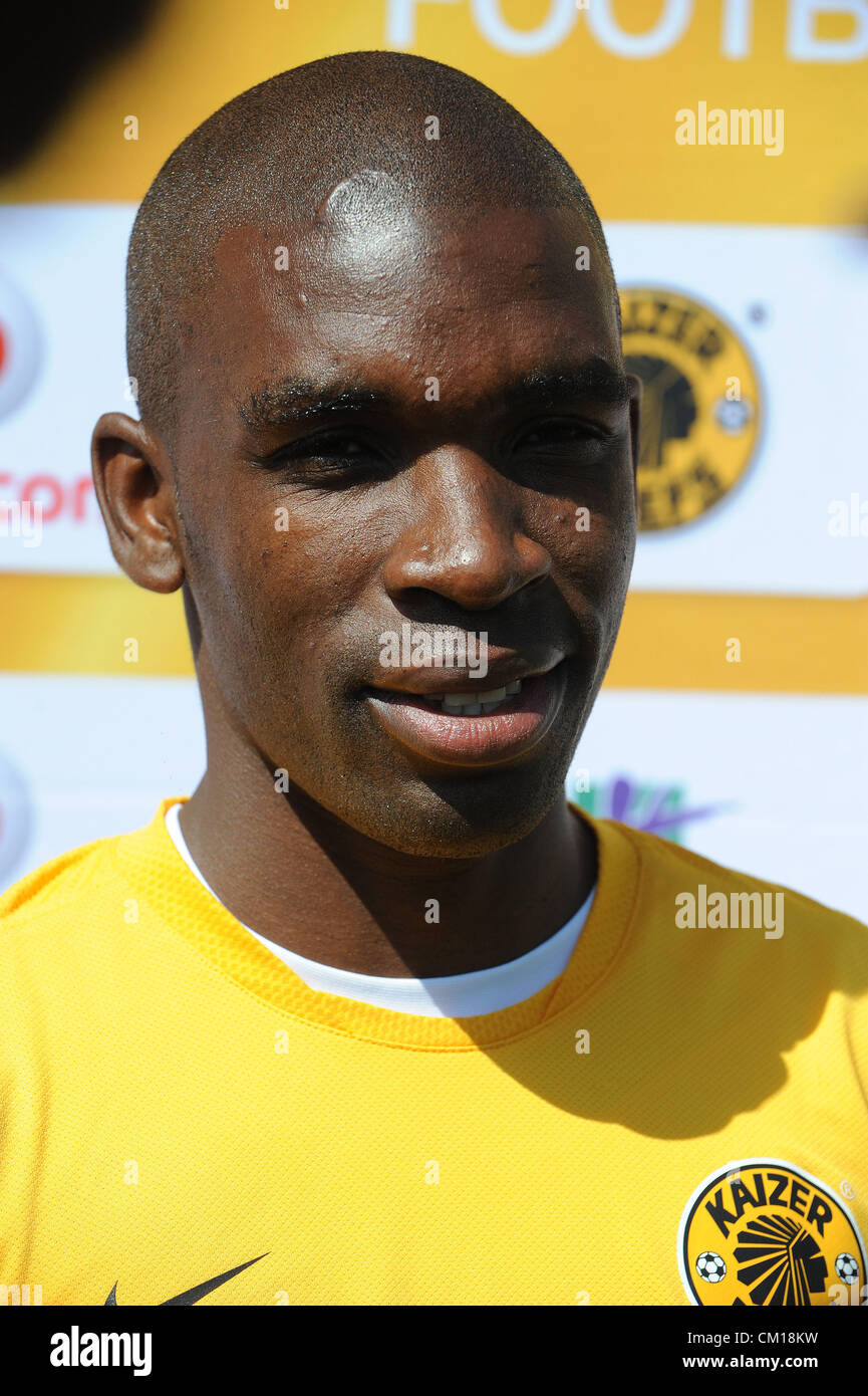 JOHANNESBURG, Südafrika - 12 SEPTEMBER, Tefu Mashamaite, während die Kaizer Chiefs Medien befragt geöffnet im The Village, Naturena am 12. September 2012 in Johannesburg, Südafrika-Foto von Duif du Toit / Gallo Images Stockfoto