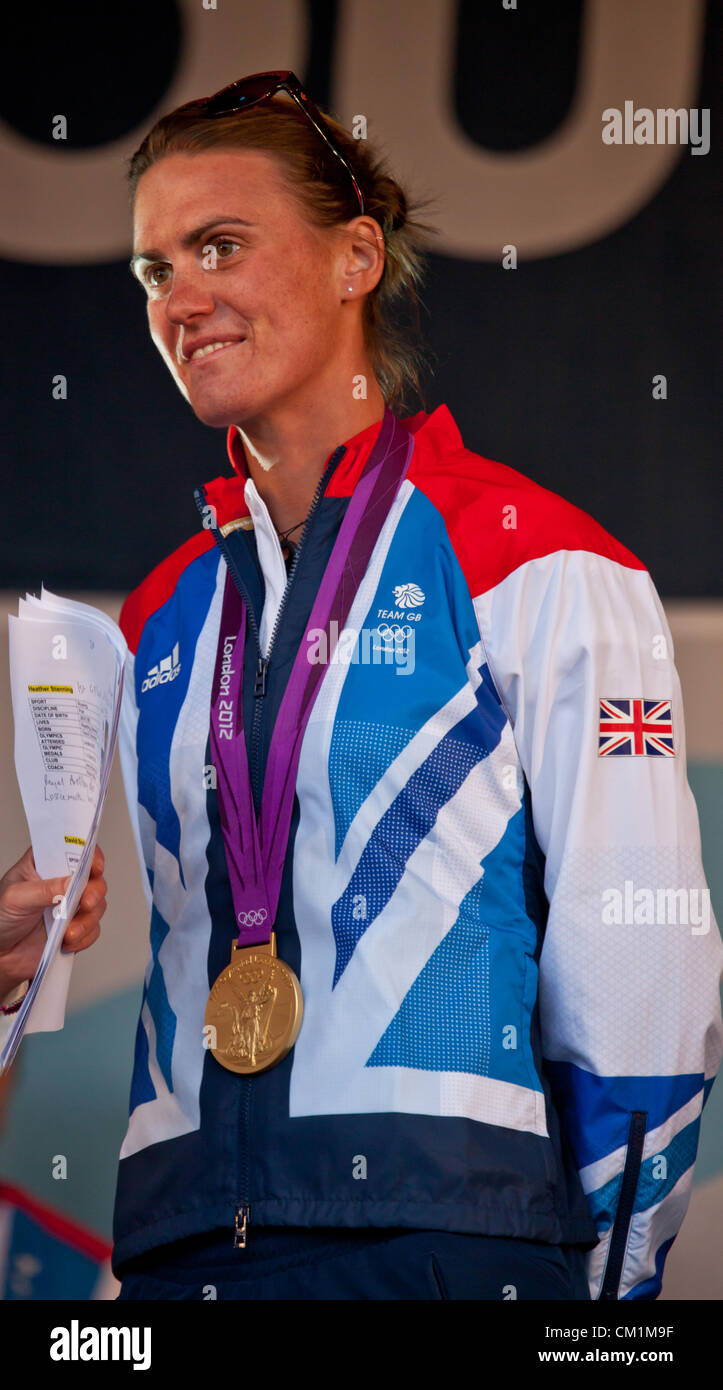 14. September, 2012. Heather Stanning, Goldmedaillengewinner im Rudern Paare der Frauen, die am Ende der homecoming Parade interviewt Schottlands Olympioniken und Sportler aus London 2012 auf dem George Square, Glasgow zu ehren. Stockfoto